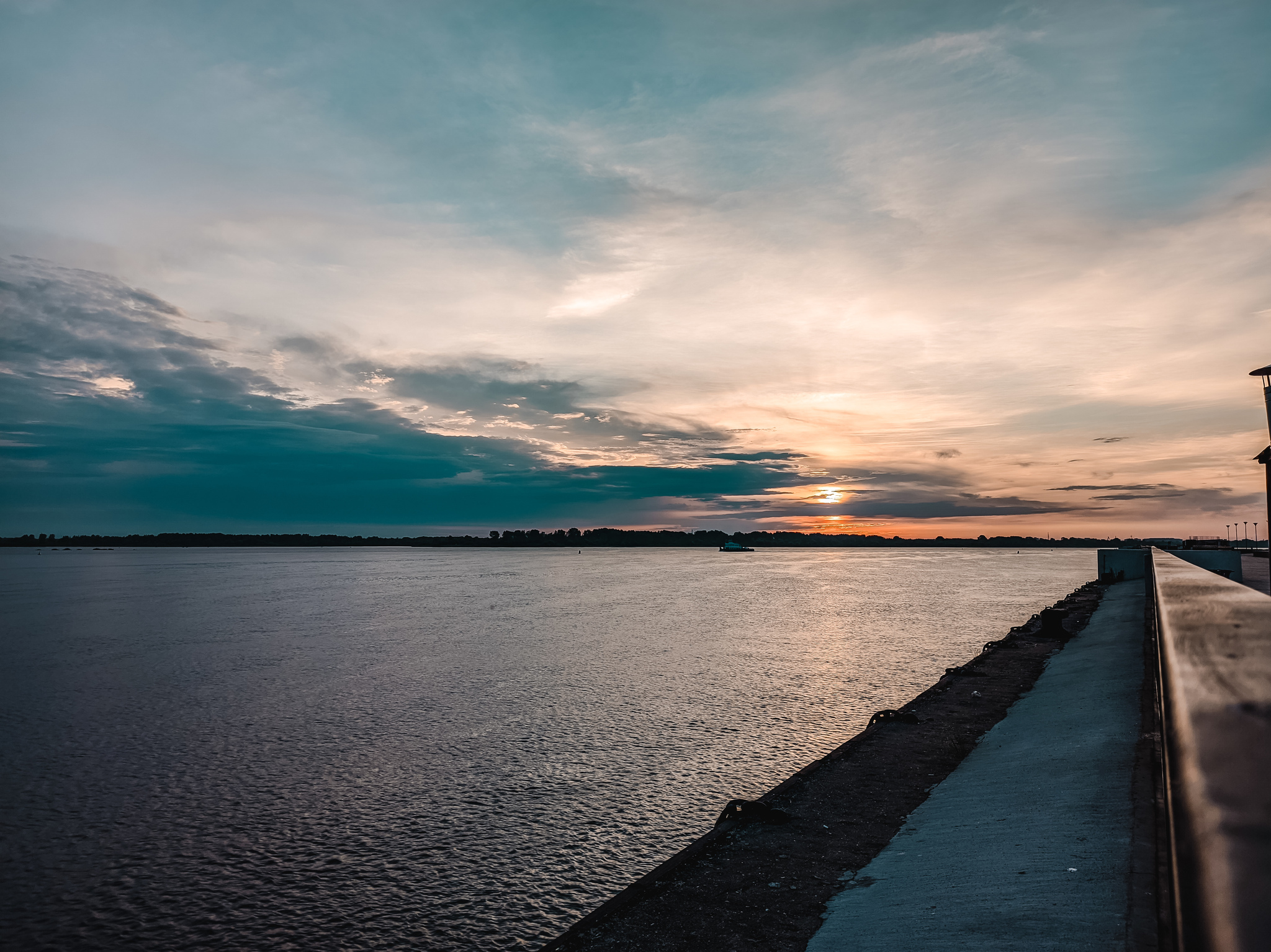 Moments that stick... - My, The photo, Nizhny Novgorod, Photo on sneaker, Crooked hands, Longpost