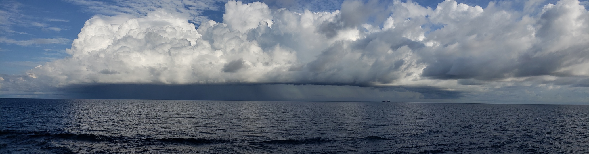 Cloud over the sea. South China Sea - My, Clouds, Mobile photography, Sea, Sailors