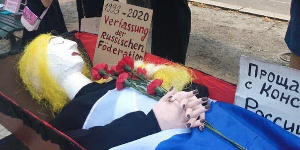 In Berlin, activists buried the Russian Constitution... - Constitution, Politics