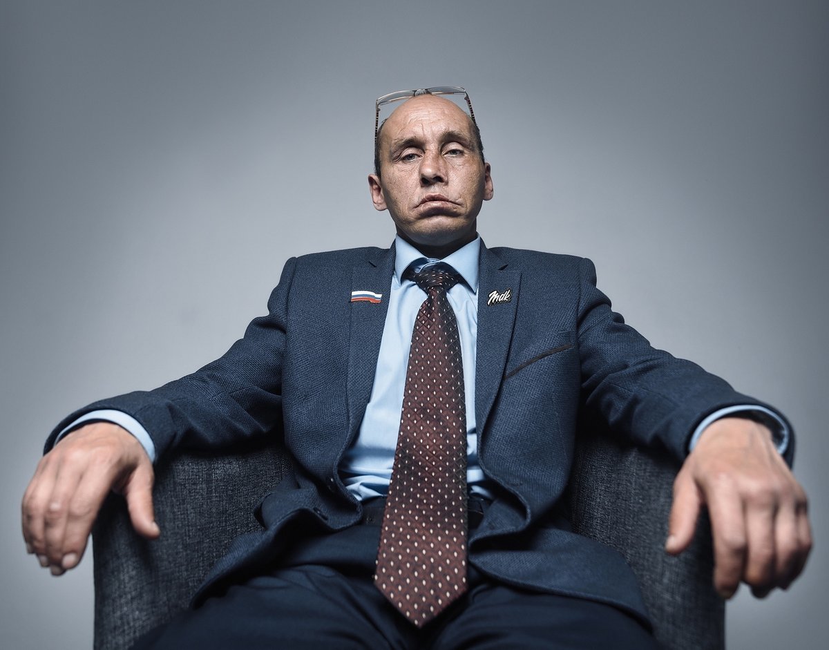 Now he is in the dark, and I am the only beacon of light. And now I carefully guide him towards the rocks - Vitaly Nalivkin, The president, Power, House of cards, Time Magazine