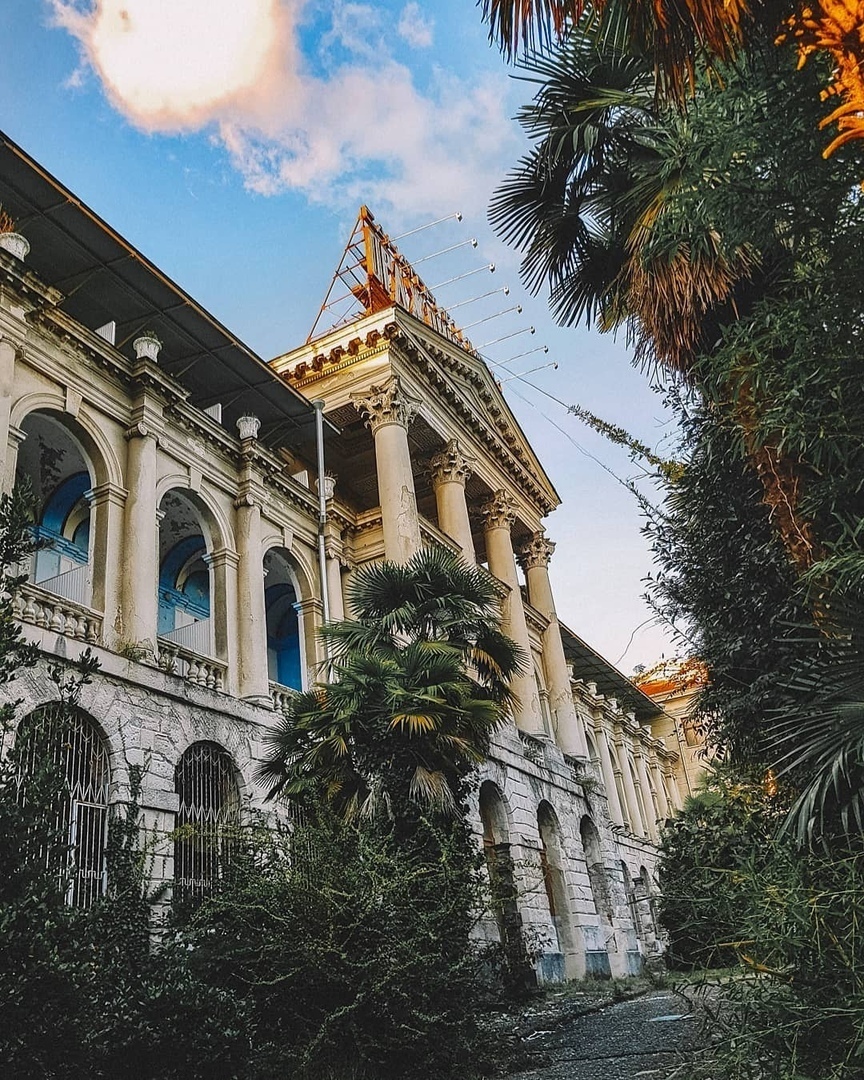 Abandoned sanatorium Ordzhonikidze Sochi. And once upon a time the famous Soviet film Old Man Hottabych was filmed here! - Abandoned, Sanatorium, Sochi, Longpost, Sanatorium Ordzhonikidze