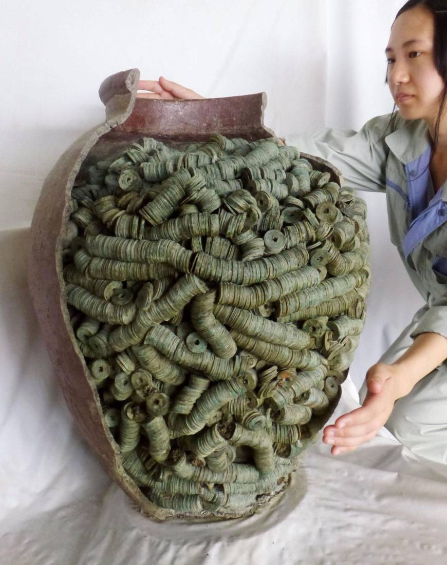 A jar with 40,000 coins, which has been preserved since the Middle Ages in Japan - Japan, Coin, Ancient coins, Find, Story, Longpost