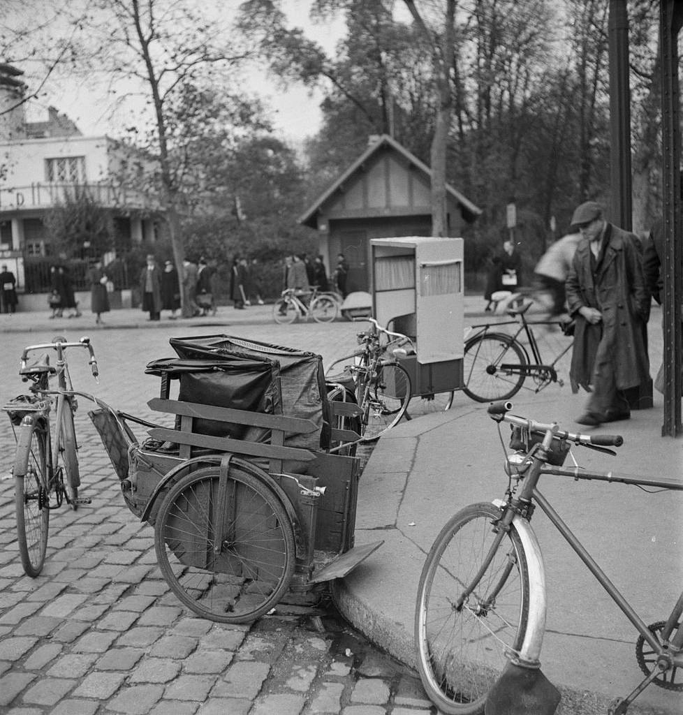 Фото Парижа. 1942-1943 год - продолжение - Вторая мировая война, Париж, Фотография, Длиннопост, Транспорт, Велосипед, Политика