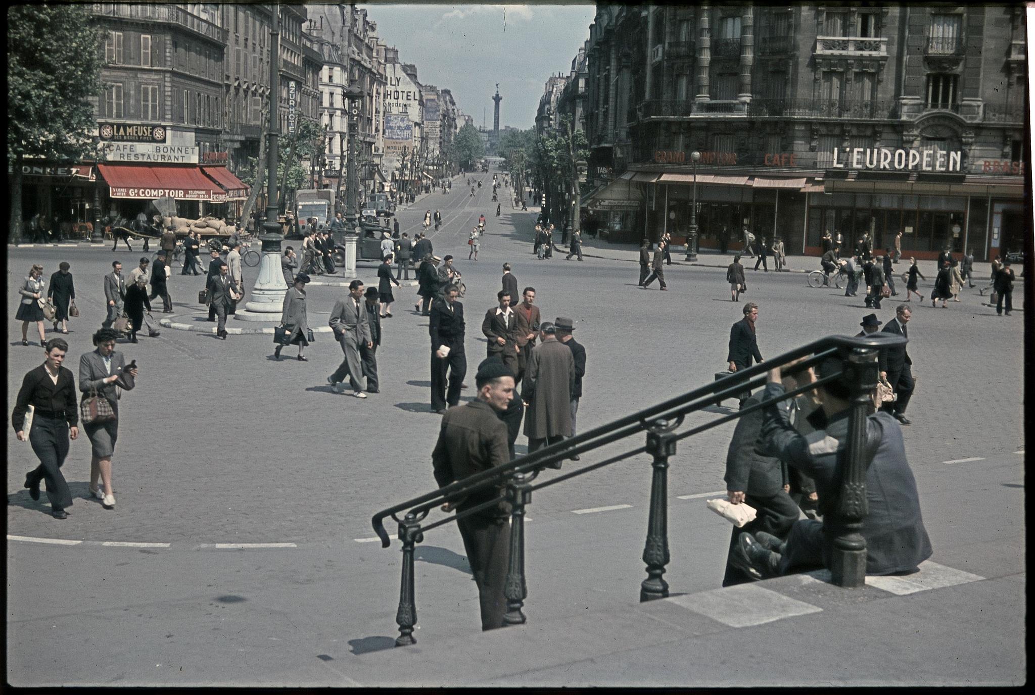 Фото Парижа. 1942-1943 год - продолжение - Вторая мировая война, Париж, Фотография, Длиннопост, Транспорт, Велосипед, Политика