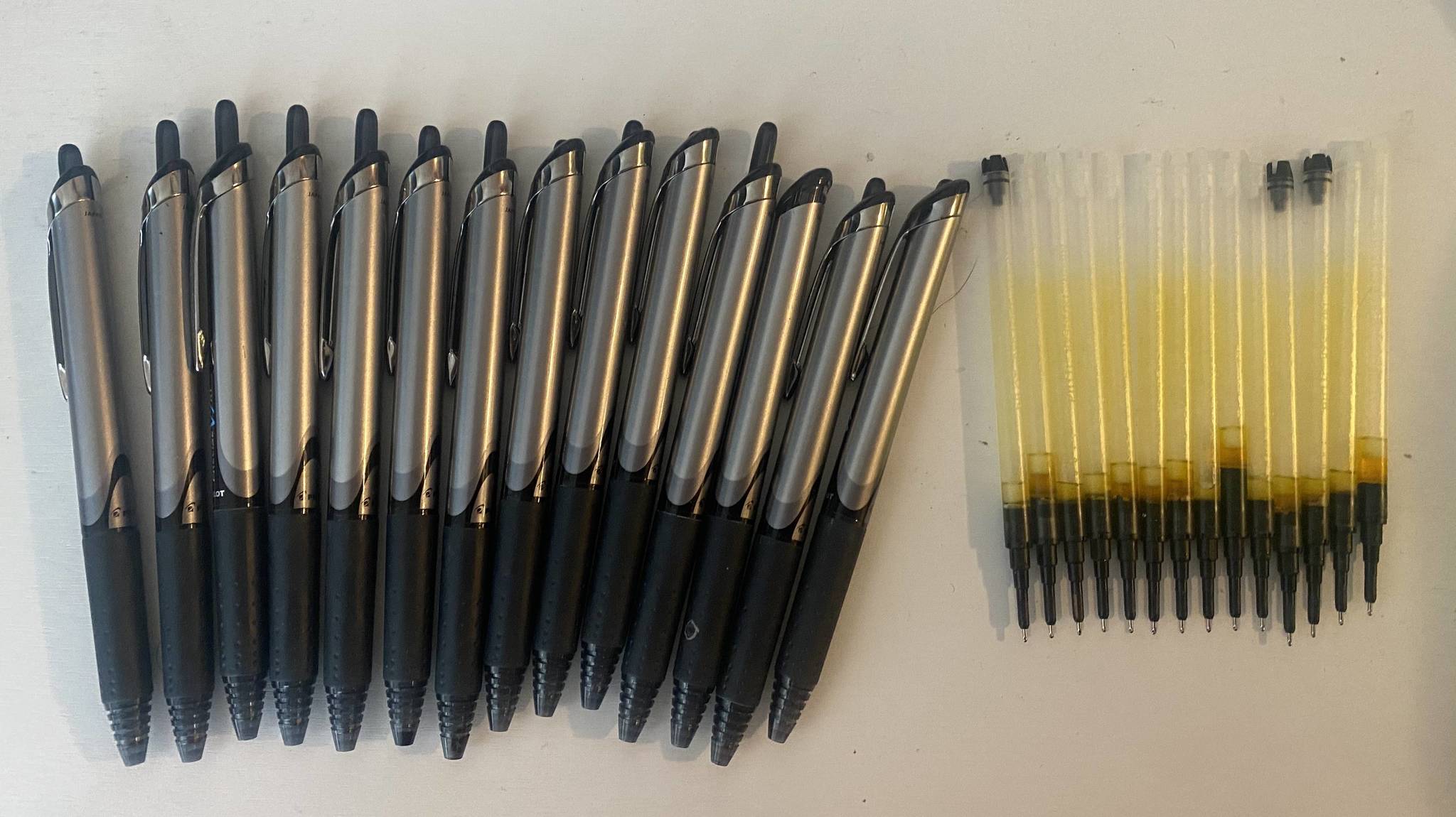 How many pens does it take to get a master's degree in economics? - Pen, Ball pen, Gel pen, Bars, Clearly, Usage, Reddit