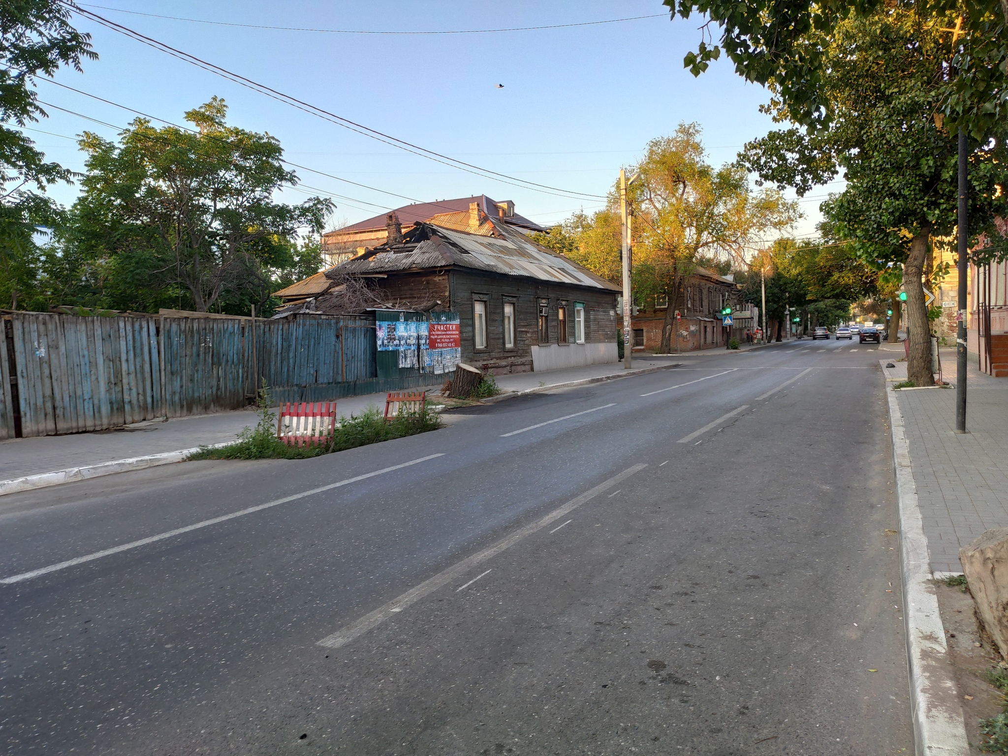 There is such a shortage of asphalt in Astrakhan! - My, Astrakhan, Russian roads, Flower bed, Pit, Longpost