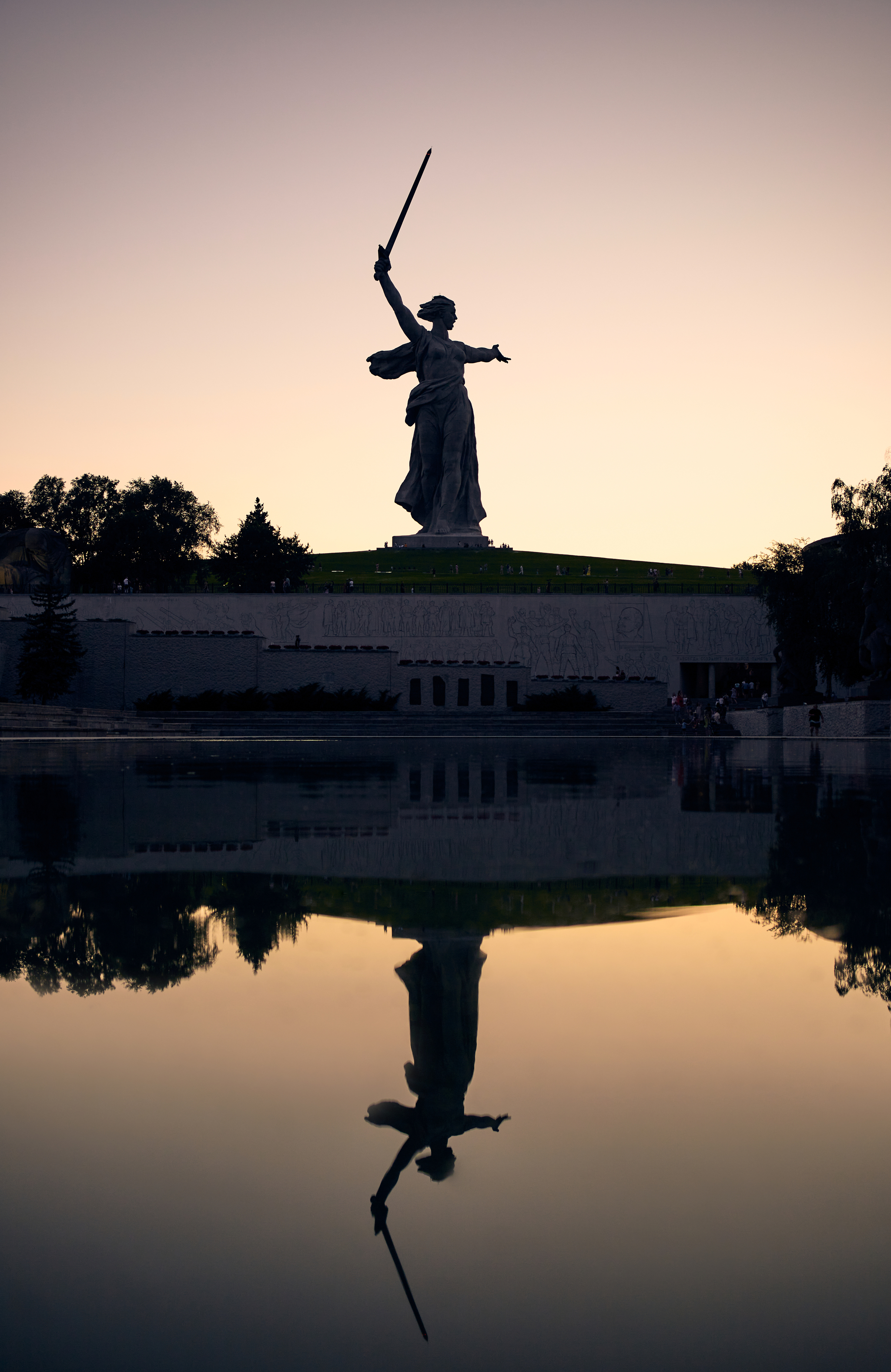 Родина-мать зовет! - Моё, Волгоград, Родина-Мать, Отражение, Фотография, Мамаев курган