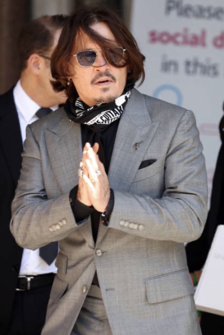 Johnny Depp distributed gifts to fans - Johnny Depp, Actors and actresses, Longpost