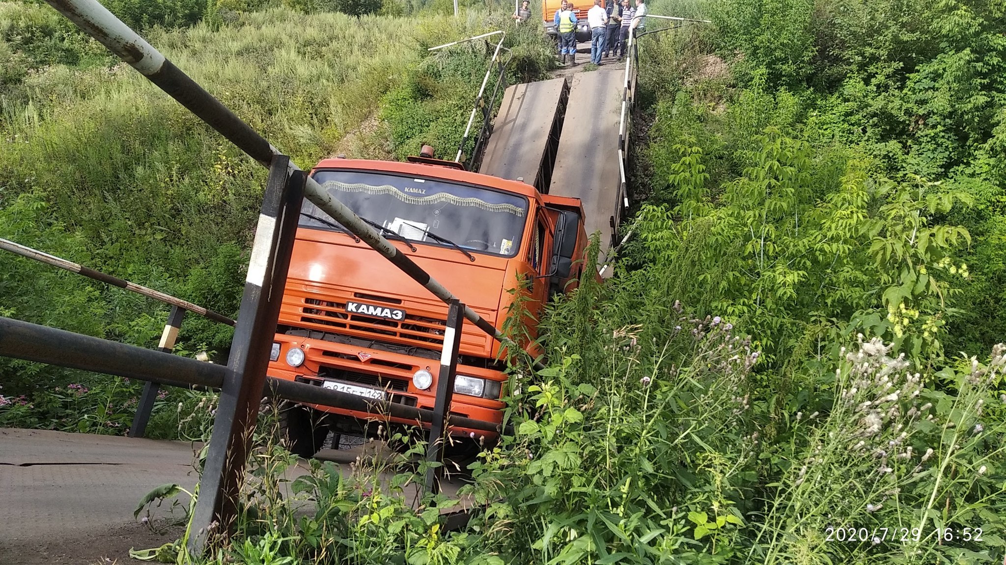 In the Prokopyevsky village of Spichenkovo, the last bridge across the river was broken - My, Road accident, Bridge, Destruction