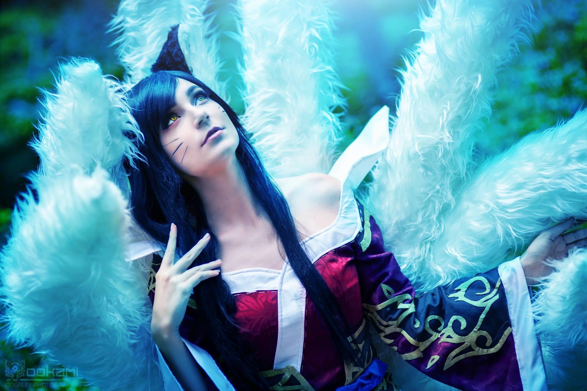 Косплей лига. Косплей ахри. League of Legends Ahri Cosplay. League of Legends персонажи косплей. Серафима лига легенд косплей.