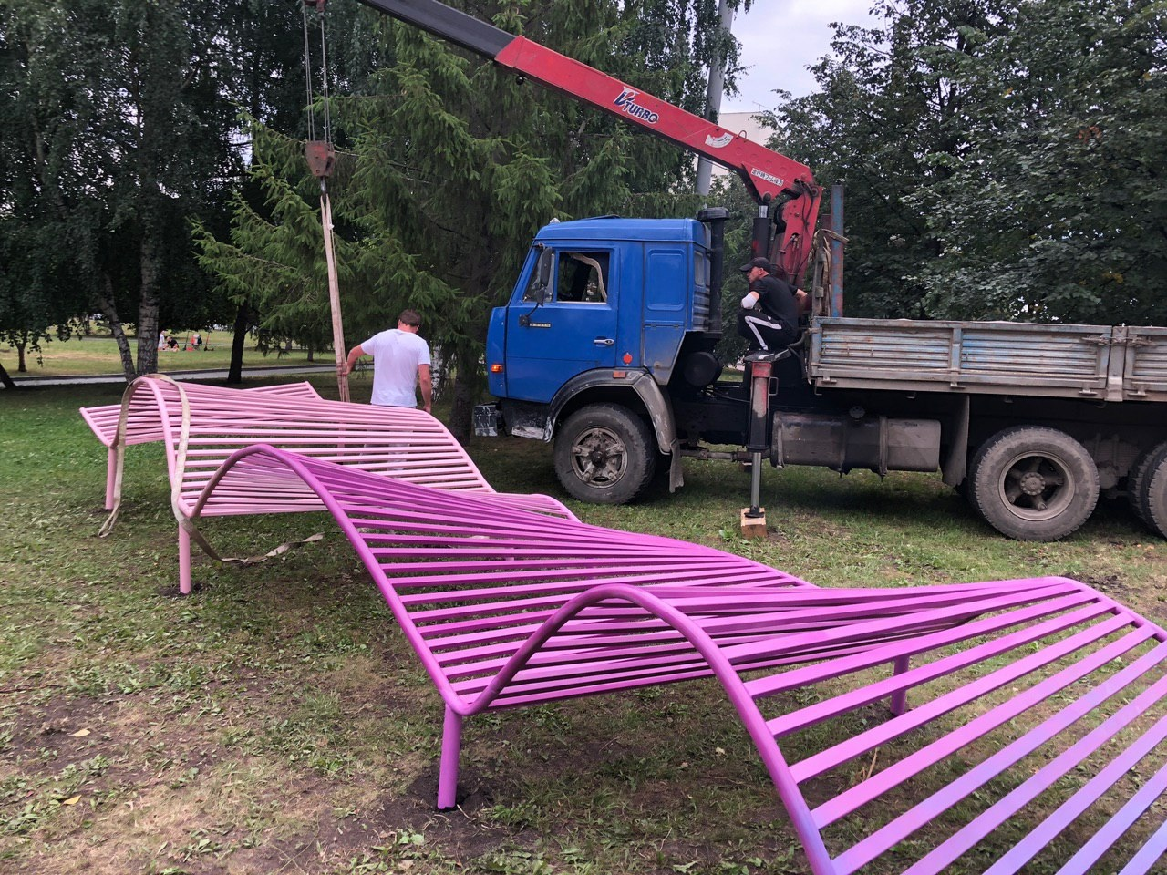 An art object was erected in the park near the Drama Theater in memory of the protests. He didn't last even a day - Yekaterinburg, Square, Protest, Longpost, Negative