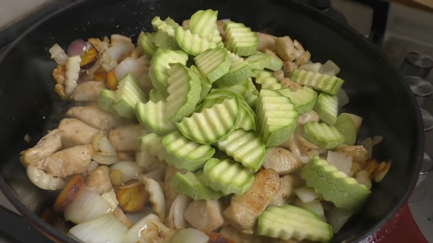 Fragrant roast under a potato lid - My, Recipe, Food, Cooking, Meat with vegetables, In the oven, Potatoes with meat, Other cuisine, Video, Longpost, Video recipe