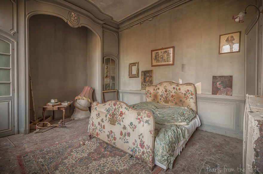 Abandoned castle in a French village - Abandoned house, Lock, Longpost, Abandoned, The photo