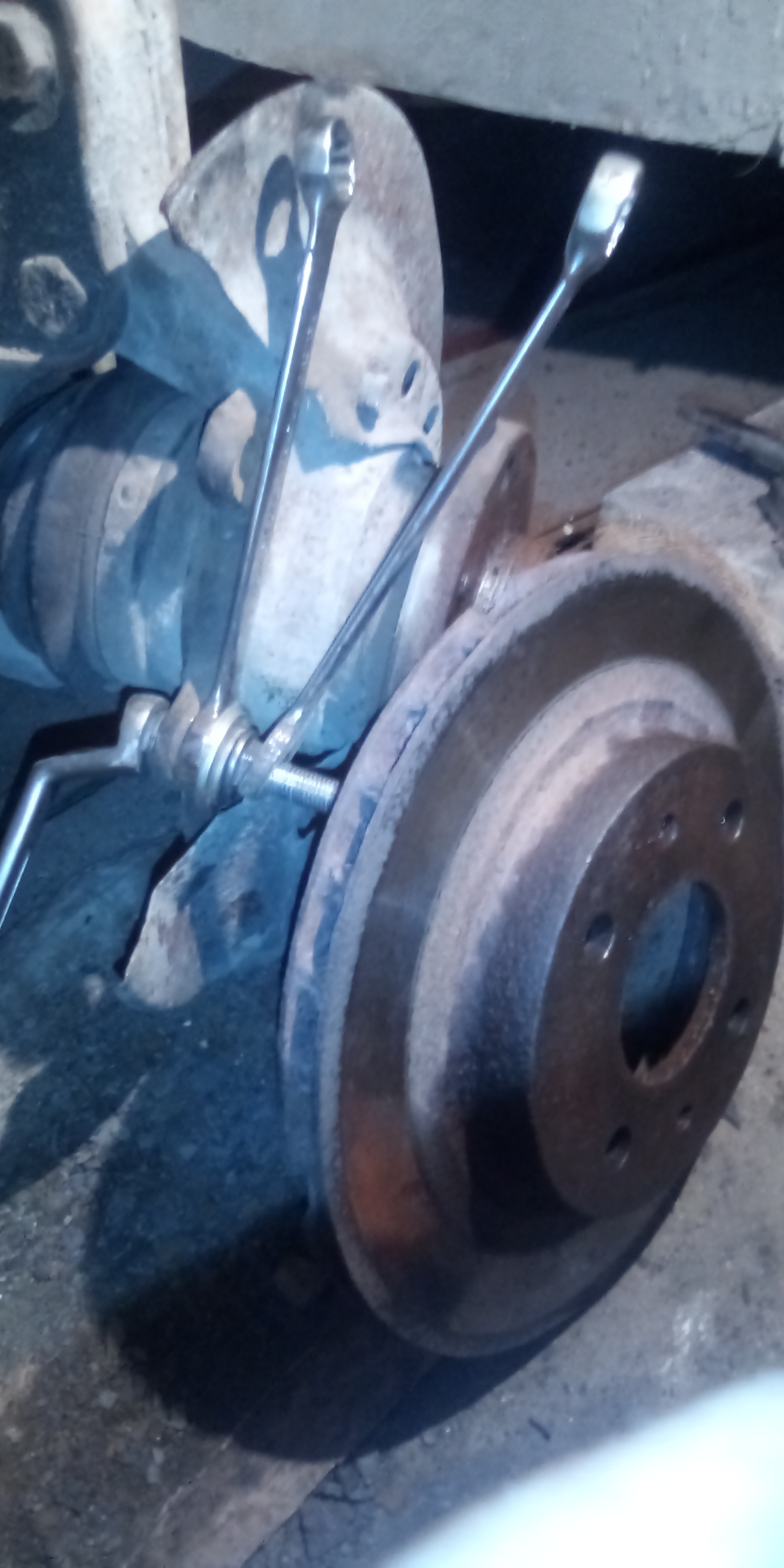 We remove the brake disc of the VAZ 2112 from the hub - My, Auto repair, Bolt, screw, Hub, Brake disk, Brake caliper, Car, AvtoVAZ, Longpost