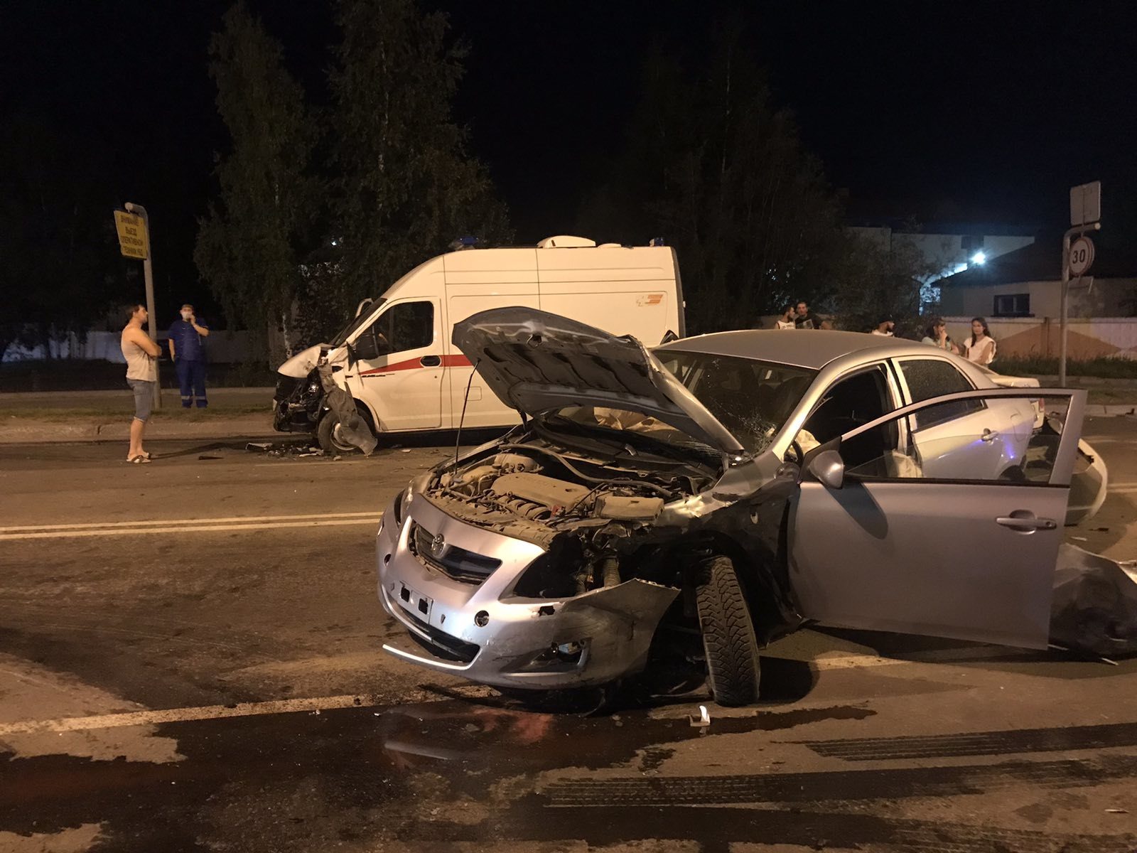 В Нижневартовске произошло ДТП с участием машины скорой помощи | Пикабу