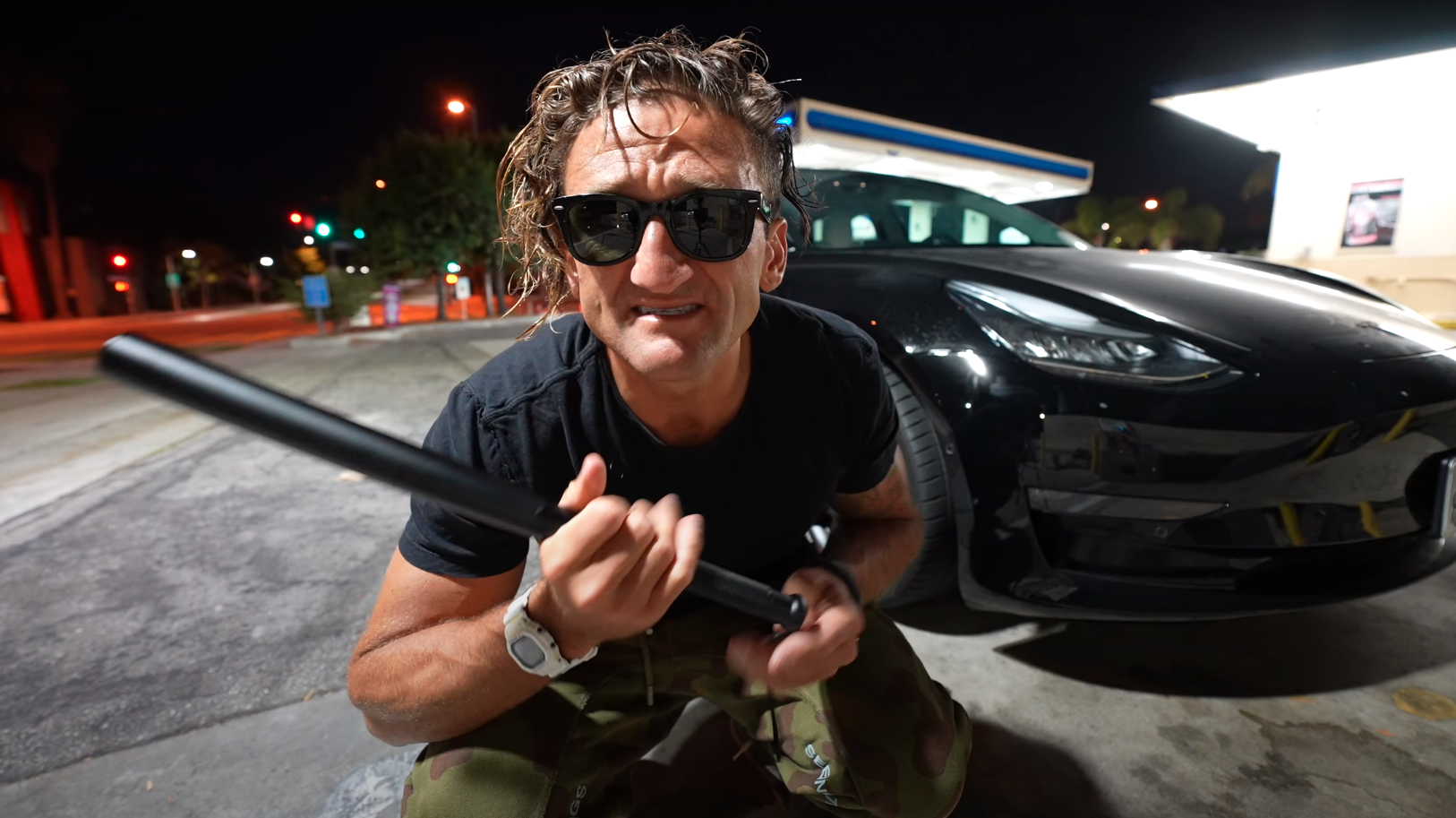 Casey Neistat and a flashlight. I love this vlogger - Casey Neistat, Flashlight, Cudgel, Self defense