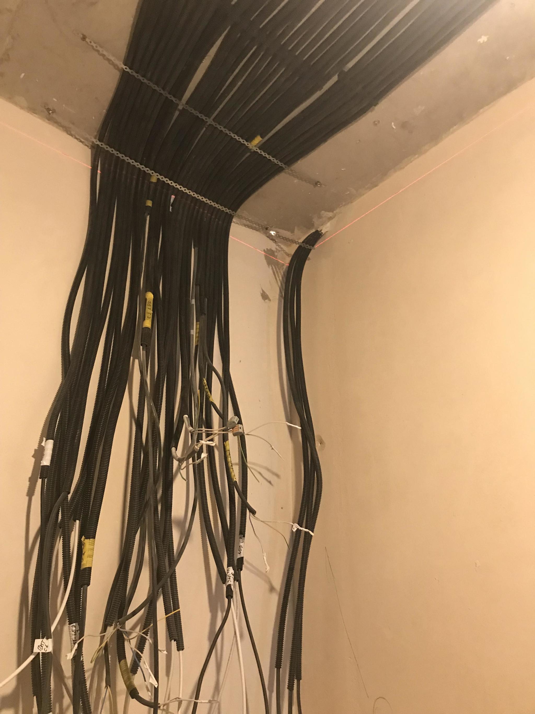 Comprehensive renovation of a three-room apartment, part 3 - My, Repair, Painter, Longpost, Wiring