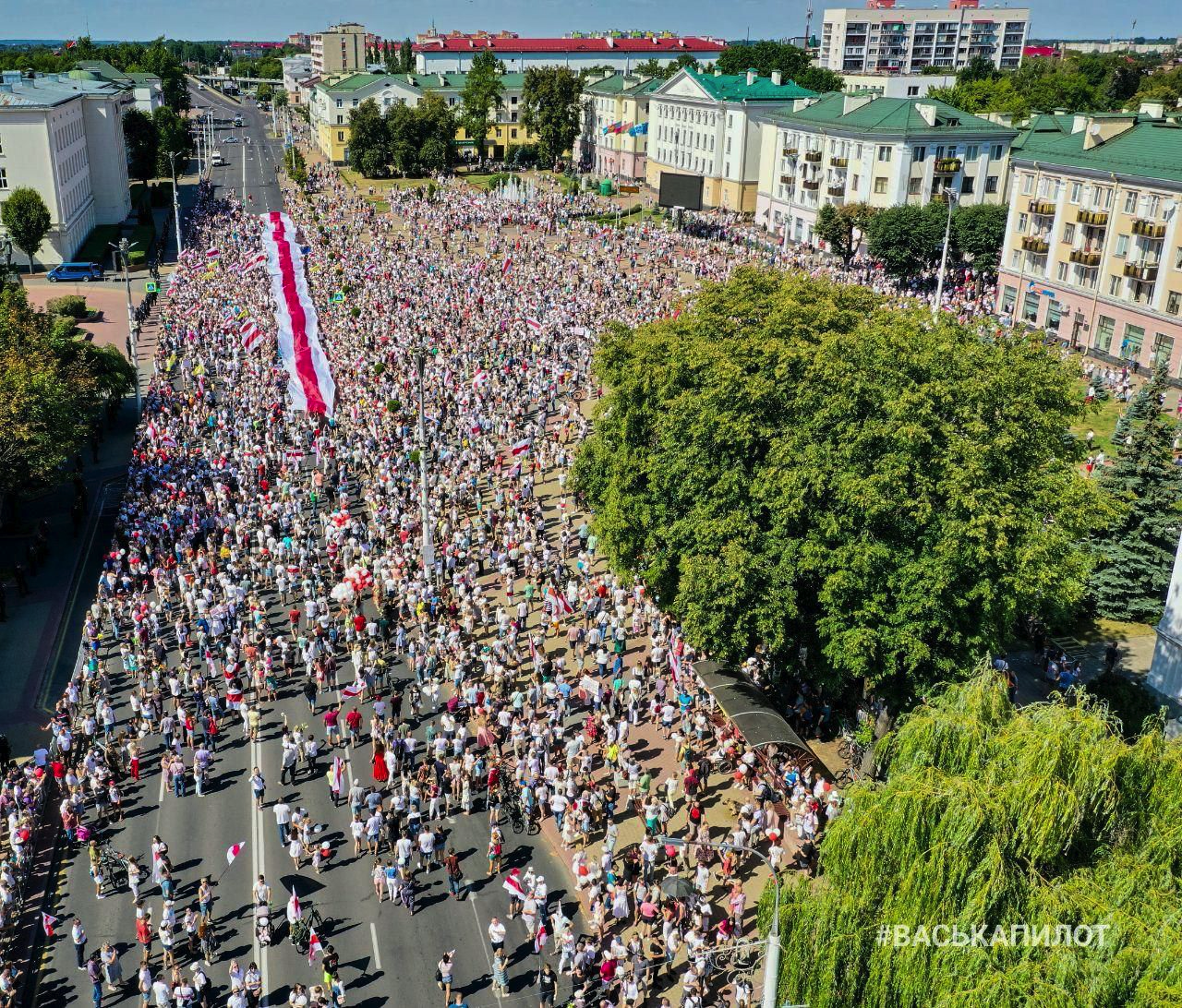 16 августа. Протесты в Беларуси - Стела «Минск — город-герой» - Политика, Александр Лукашенко, Минск, Республика Беларусь, Протесты в Беларуси, Видео, Длиннопост