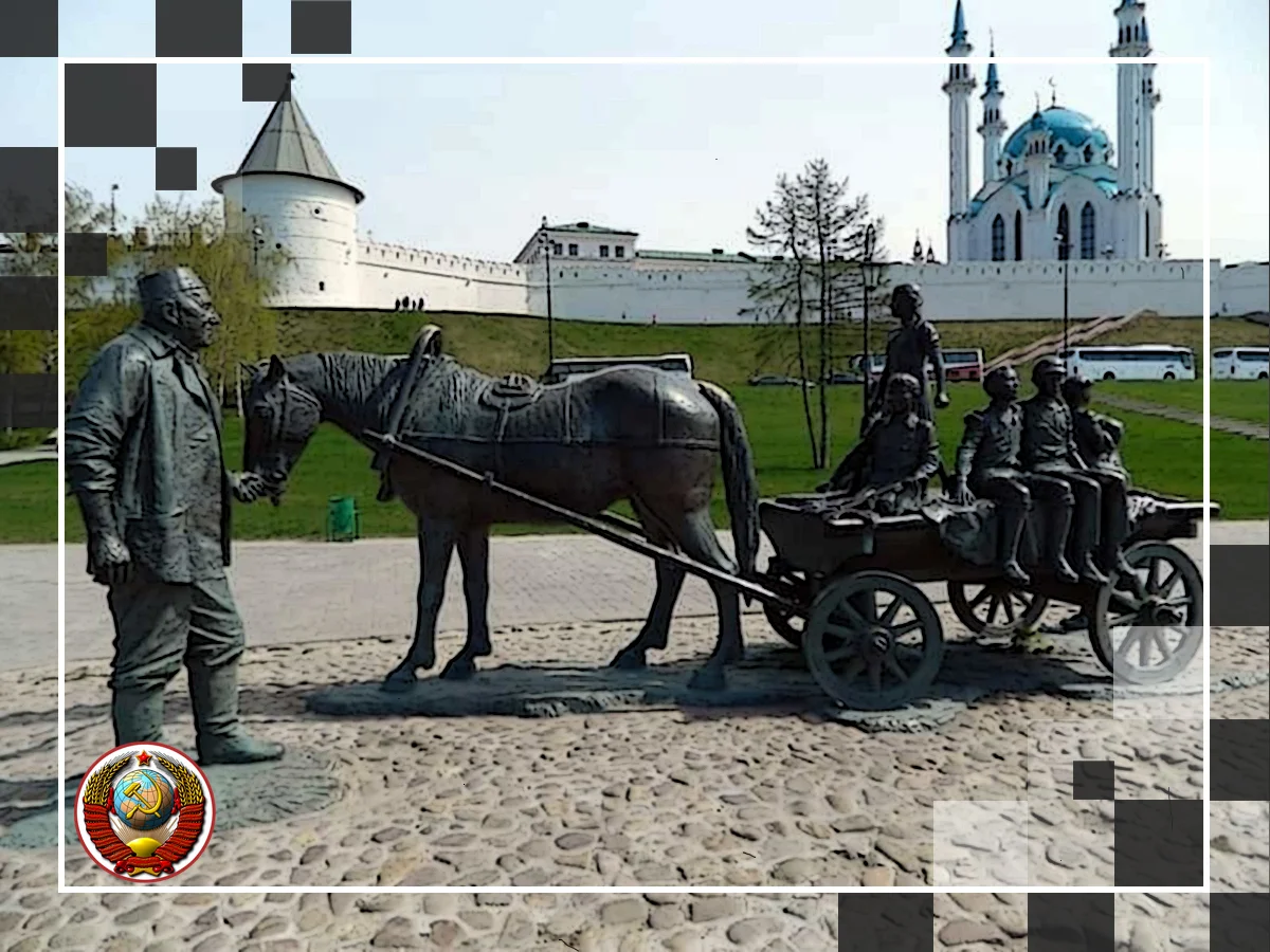 Человек, которому поставили памятник при жизни в центре Казани | Пикабу