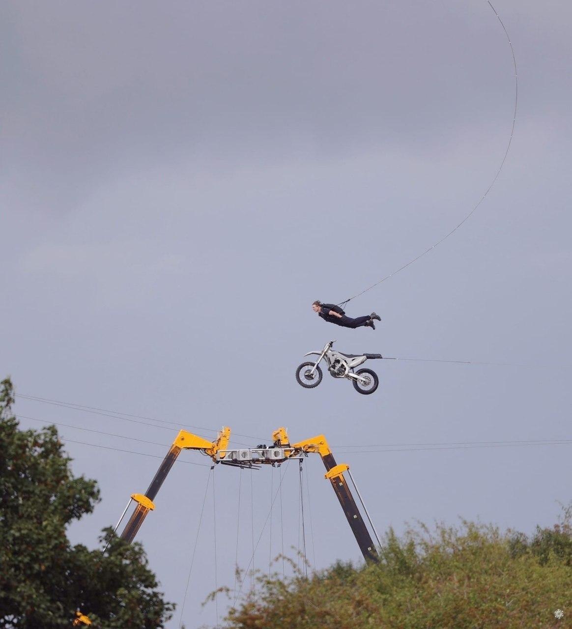 Tom Cruise performs incredible motorcycle stunt at 500 feet for Mission: Impossible - Tom Cruise, Ethan Hunt, mission Impossible, Motorcycles, Deadly Stunt, Actors and actresses, Longpost, Celebrities, Moto