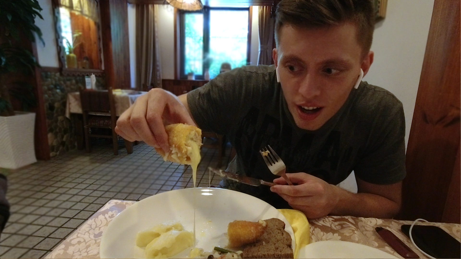 How to eat mashed potatoes with a cutlet in China or Tavern Pushkin in Beijing - My, Beijing, China, Text, Longpost, Russia, Video, Humor, Food, Youtube