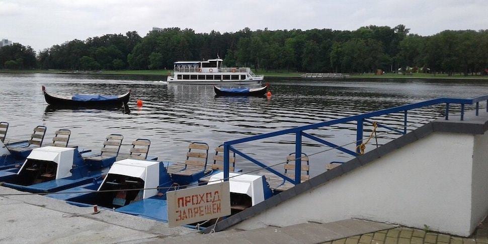 Вчера в Минске люди прыгали в воду, боясь избиений. Сотрудники ОСВОД помогали переплывавшим озеро. После, 8-ых ОСВОДовцев забрали в РУВД - Политика, Республика Беларусь, Минск, Протесты в Беларуси, ОМОН, Беззаконие, Беспредел, Видео, Негатив