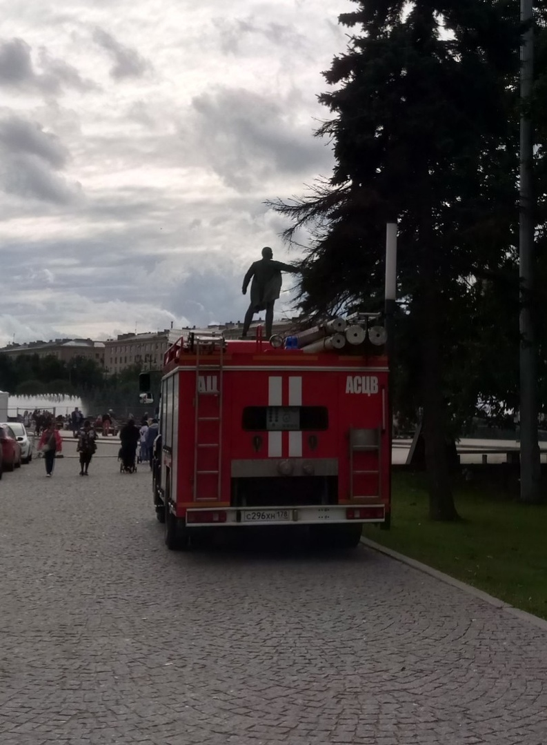 The armored car is no longer in fashion - My, Lenin, Fire engine, The photo, Politics