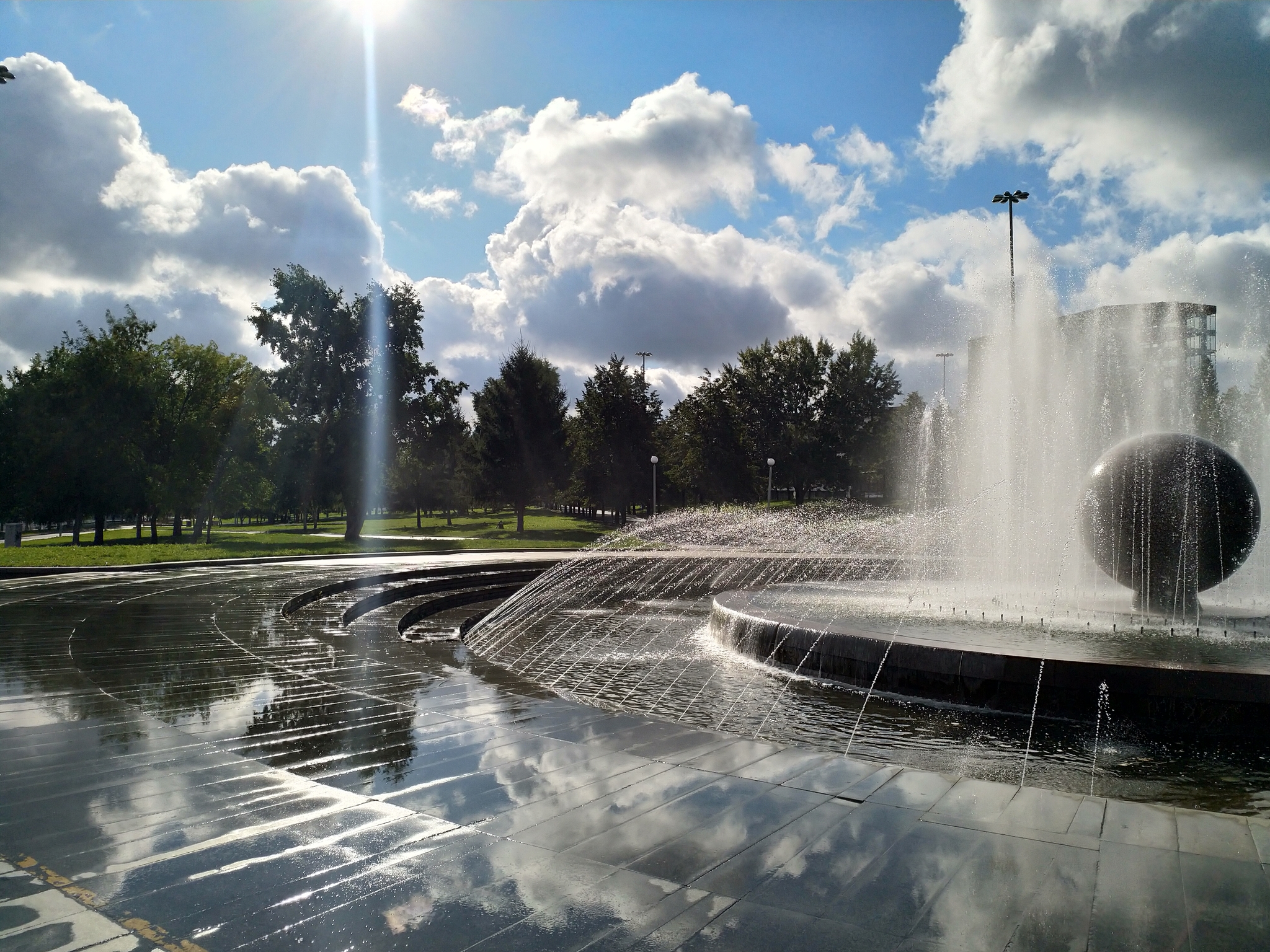 The city Ekaterinburg  Saturday - My, Yekaterinburg, Fountain, Sky, Autumn, Embankment, Iset River, Theatre, Longpost