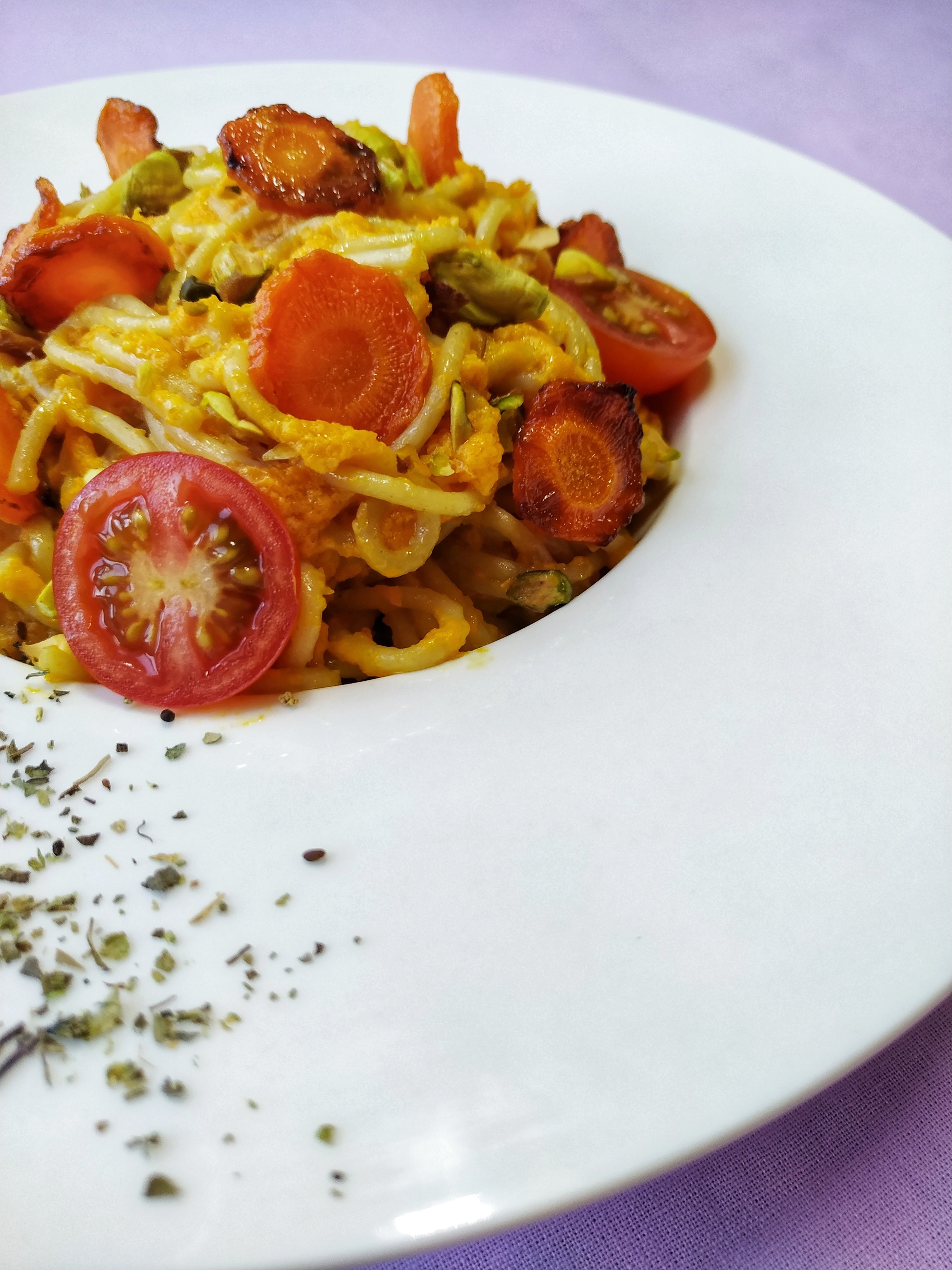 Spaghetti in pumpkin-bacon sauce with carrots and pistachios - My, Pasta, Food, Recipe, Autumn, The photo, Longpost, Cooking, Spaghetti