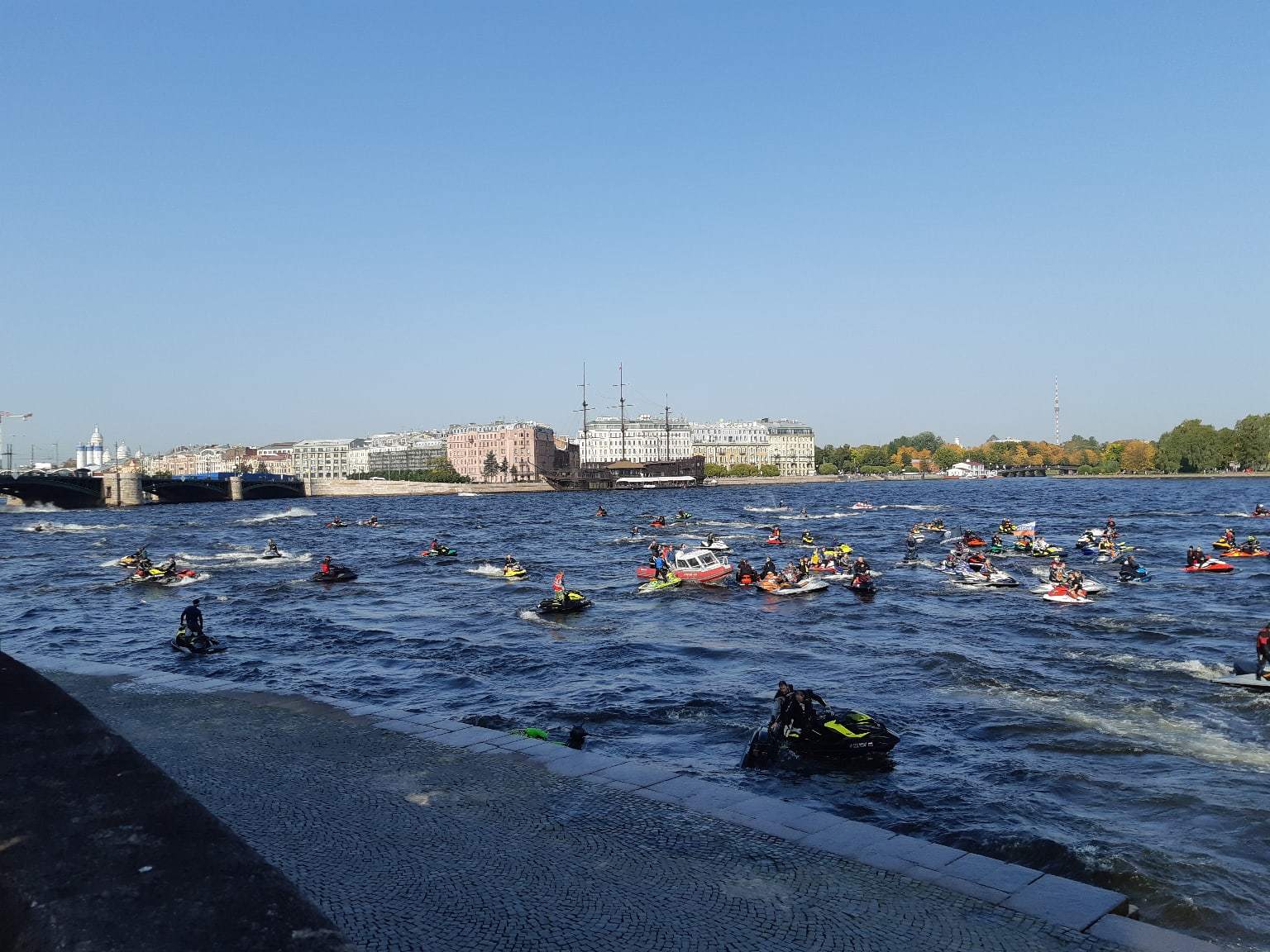 Neva River. Jet skis. St. Petersburg, September 27, 2020 - My, Jet ski, Neva River, Neva, Saint Petersburg, The photo, Tourism Day, Closing the season, Longpost