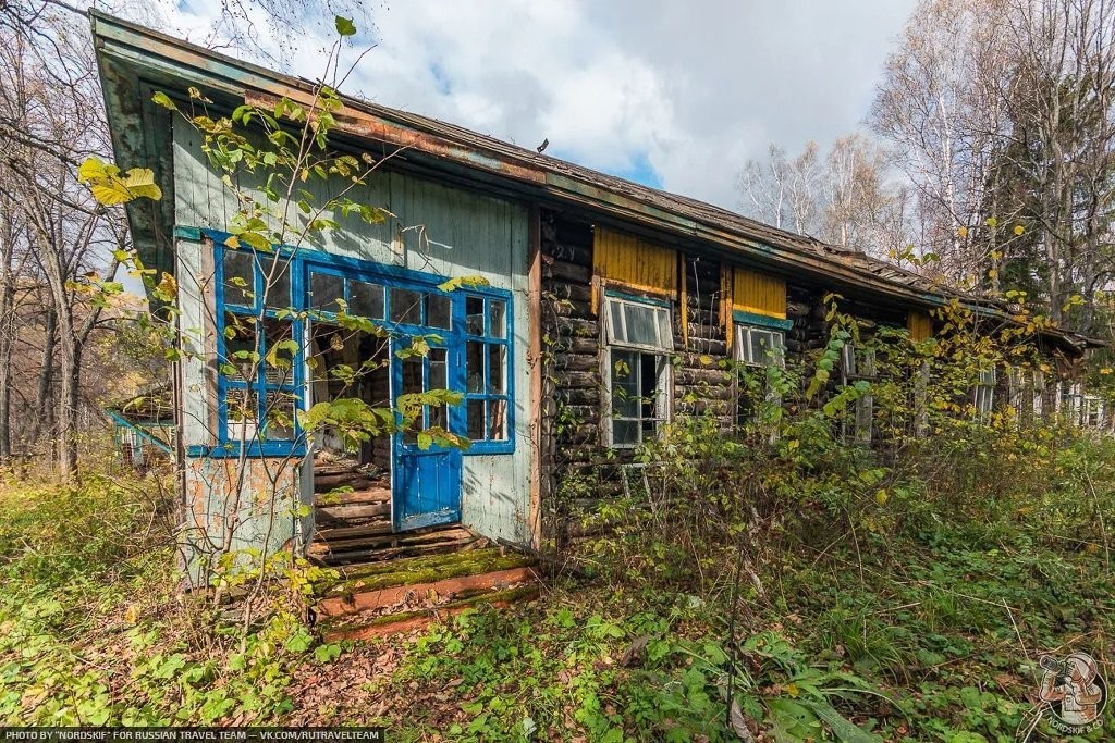 Autumn Ruins Abandoned pioneer camp in the Ural mountains - My, Urbex ural, Abandoned, Pioneer camp, Children's camp, Forest, Autumn, Ural, Longpost