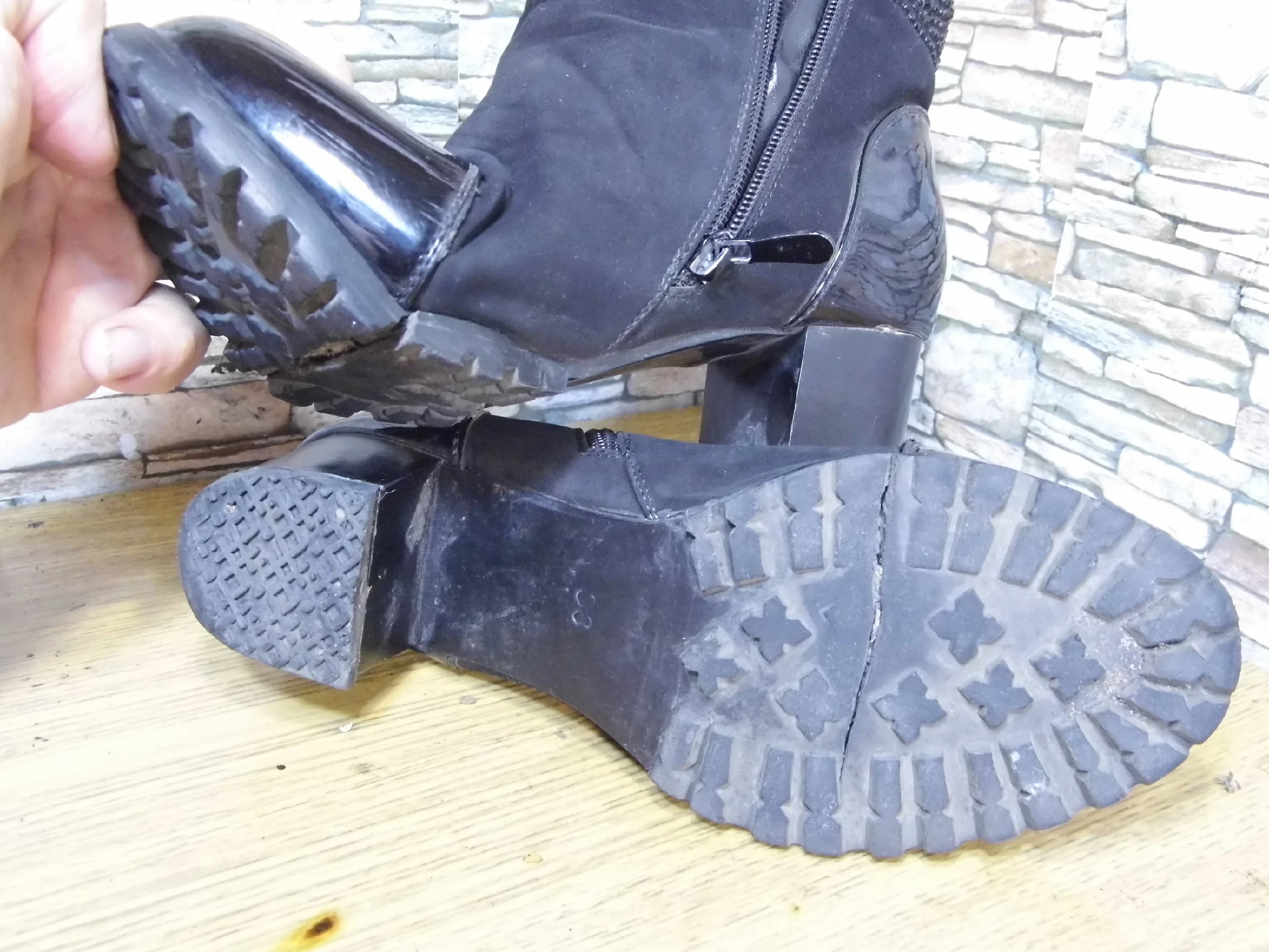 Ремонт лопнувшей подошвы sneaknfresh ru. Треснула подошва. Трещина на подошве обуви. Треснула подошва на обуви. Рассохлась подошва на ботинке.