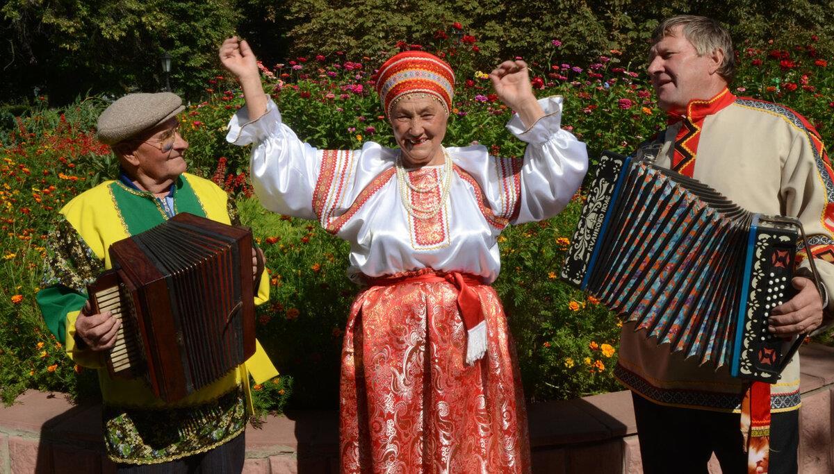 Chatushkas, nesting dolls, balalaikas - remakes of “ancient Rus'” - My, Story, Nationality, National identity, Symbols and symbols, Longpost