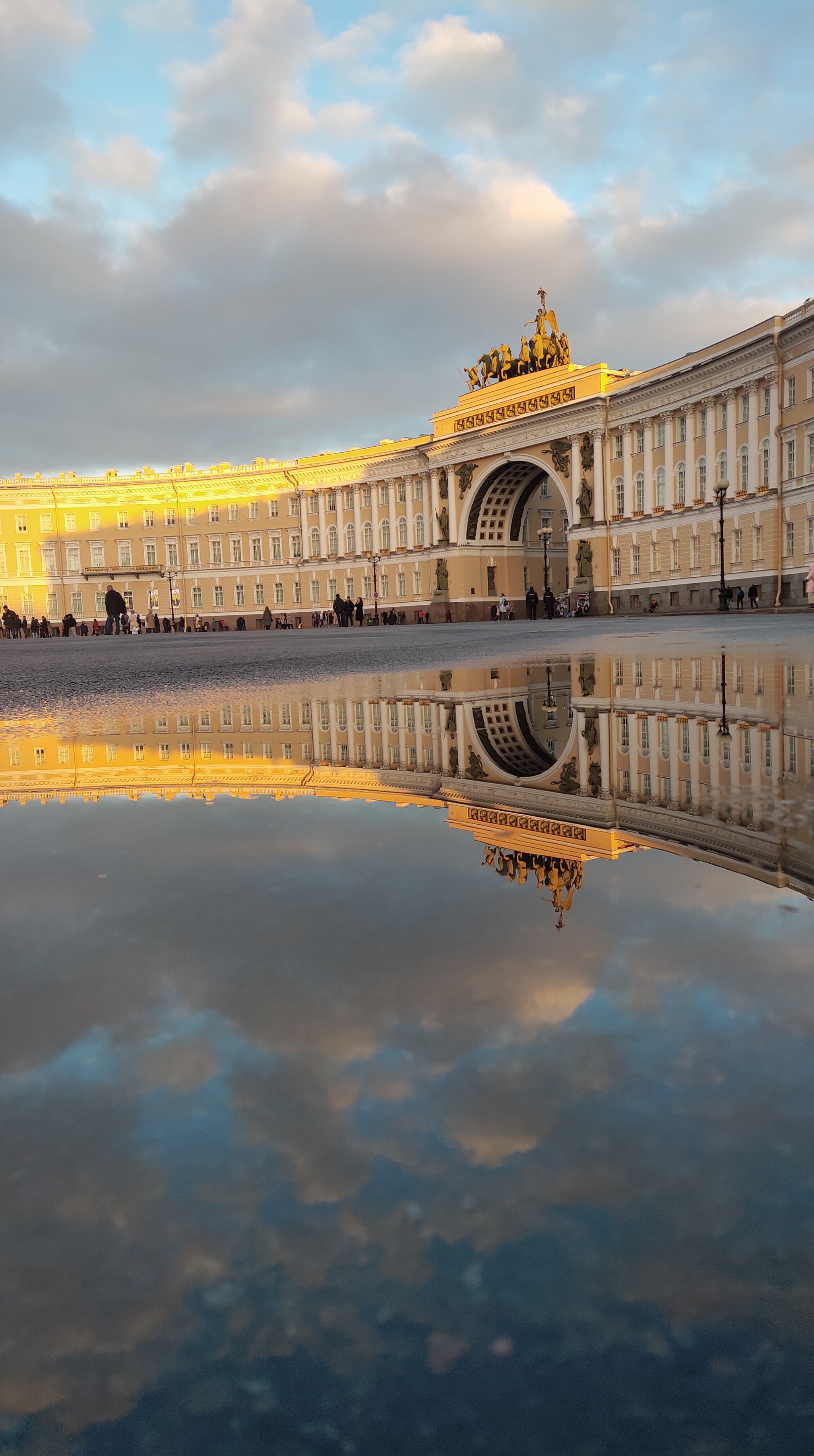 As many tourists do, after visiting another city, they post photos. So everyone can see that they were in this city - My, Saint Petersburg, The sun, Longpost