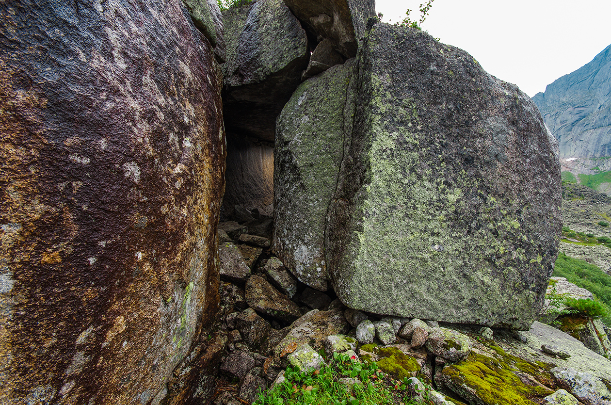 Mysterious corridor in front of the waterfall - My, Ergaki, Travels, Landscape, Photo tour, Waterfall, Wild tourism, Holidays in Russia, Leisure, Longpost