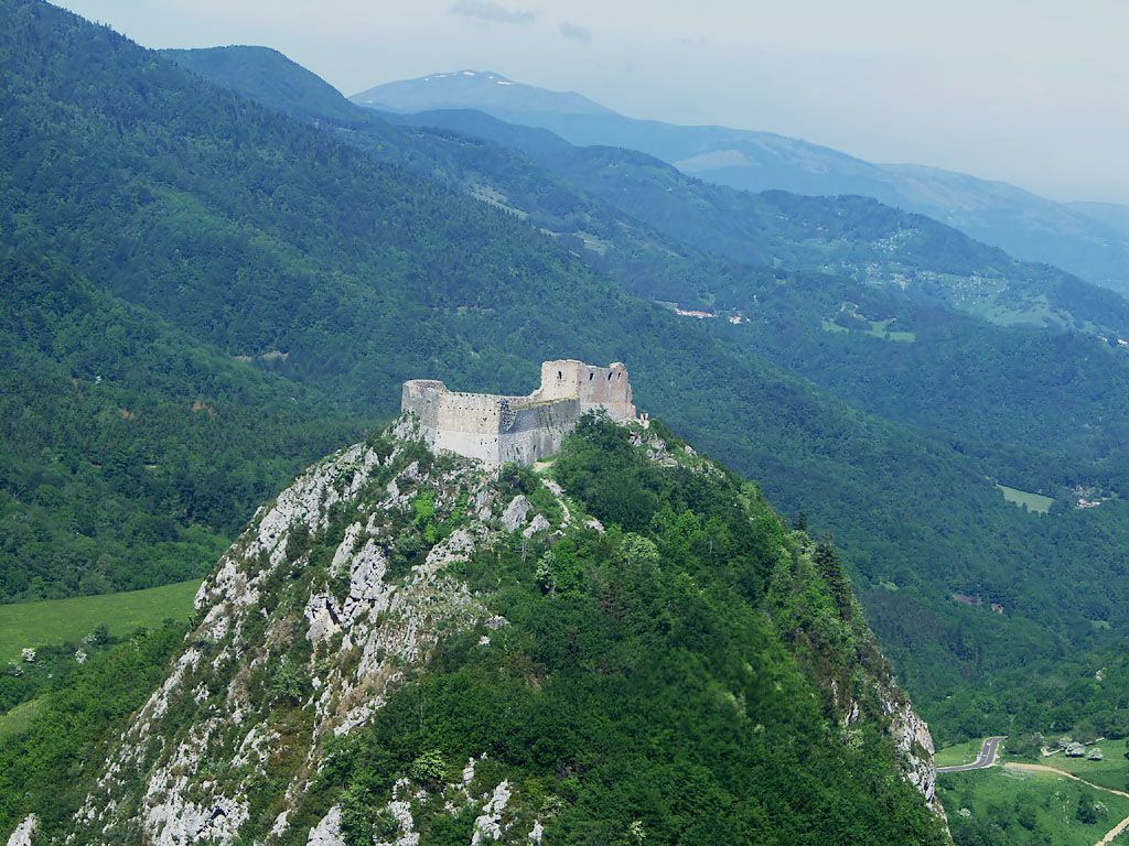 The mysterious castle of Montsegur - Lock, France, Тайны, hidden treasures, Crusaders