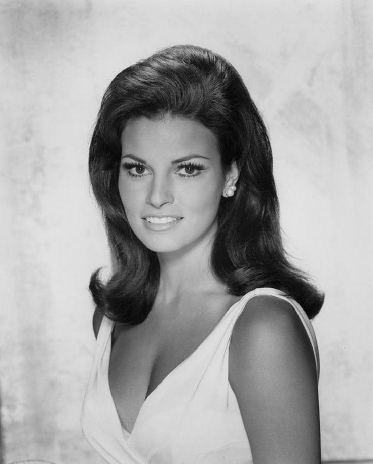 Актриса Ракель Уэлч — Actress Raquel Welch - Актеры и актрисы, Ретро, Красавица, Фильмы, Черно-белое фото, Купальник, Девушки, Длиннопост