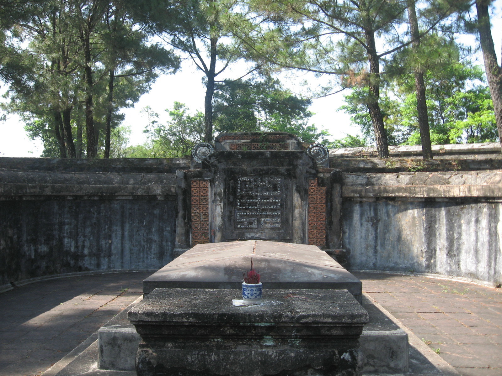 A river shrouded in the scent of incense and ancient tombs. Hue. Vietnam - My, Hue, Vietnam, Travels, Asia, Longpost