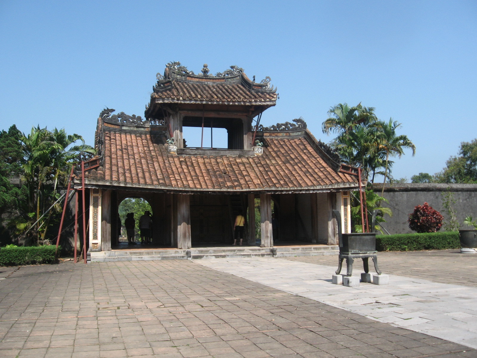 A river shrouded in the scent of incense and ancient tombs. Hue. Vietnam - My, Hue, Vietnam, Travels, Asia, Longpost