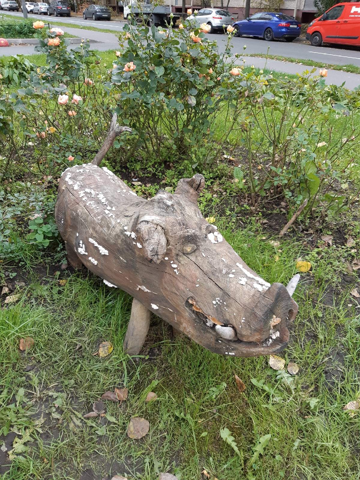 Just figures in front of a parking lot - My, The photo, Saint Petersburg, Garden figures, Figurines, Folk art, Longpost