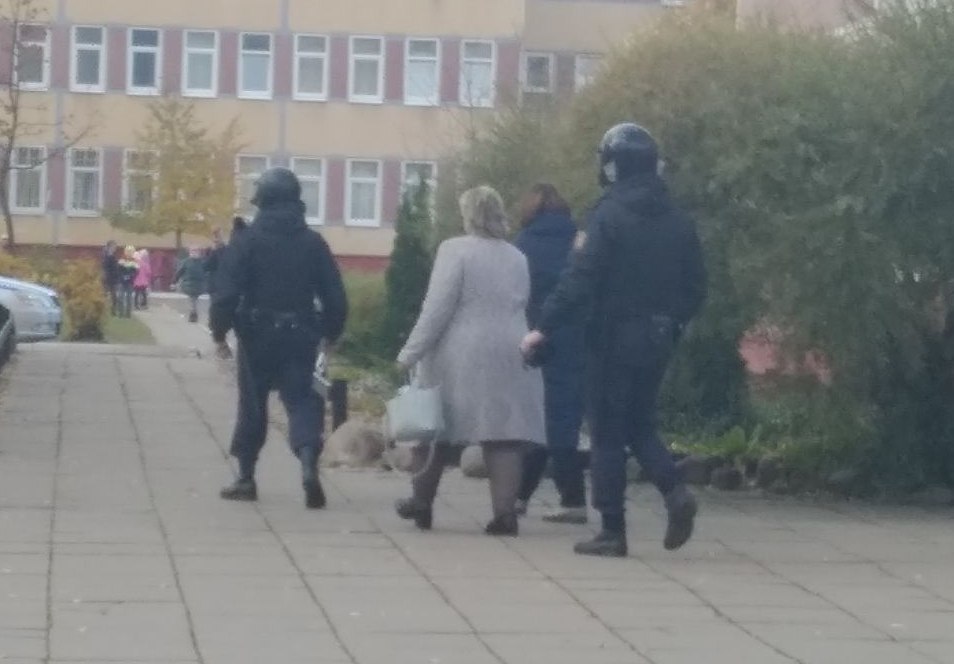 Riot police reached schools in Belarus. Terror and repression - Republic of Belarus, Protests in Belarus, Alexander Lukashenko, The border, Politics, Education, School, Riot police, Pupils, Opposition, Video, Longpost