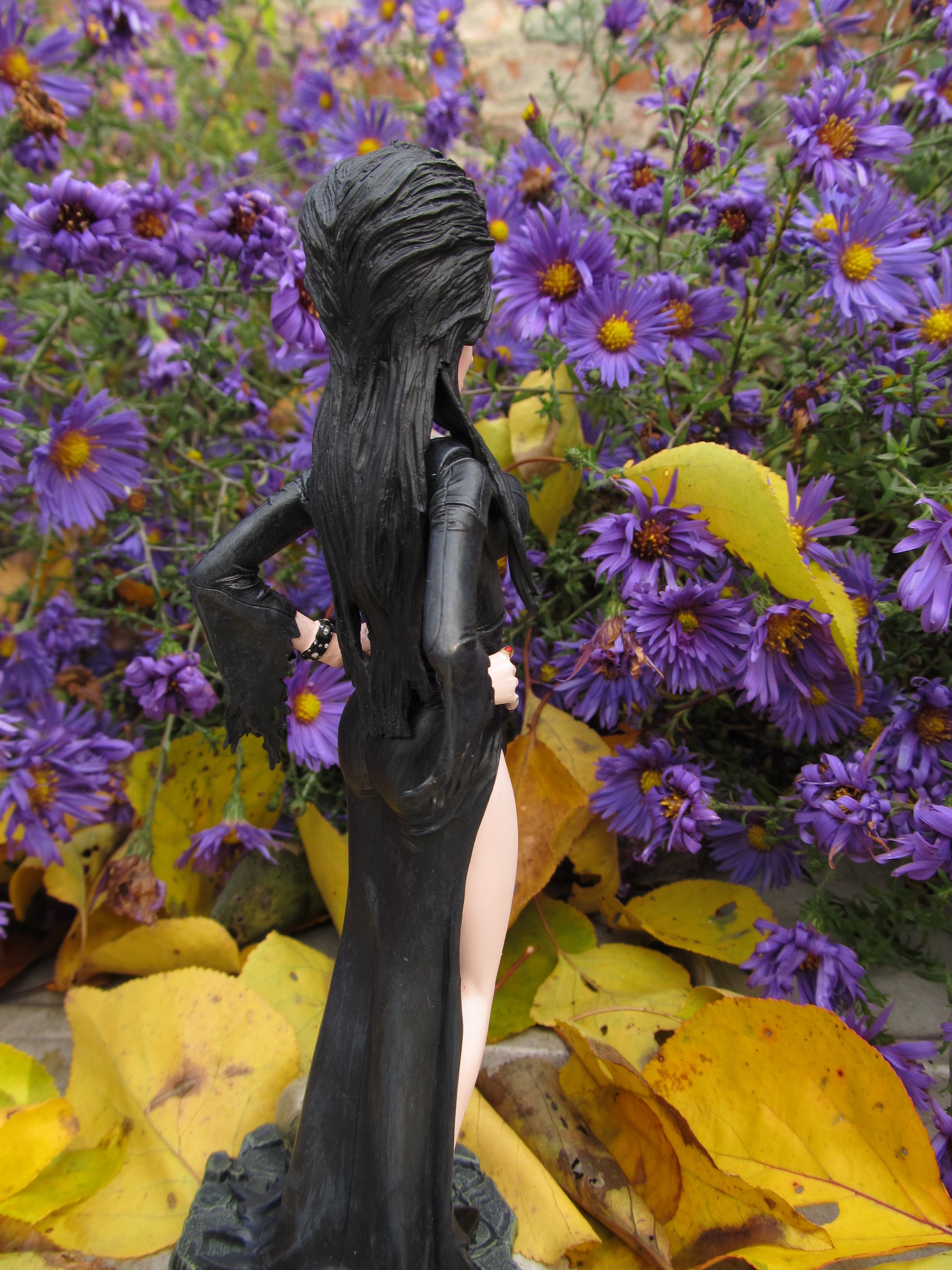 Elvira is the mistress of darkness. Collectible figurine - My, Halloween, Overview, Video, Longpost, Elvira mistress of darkness, Collectible figurines