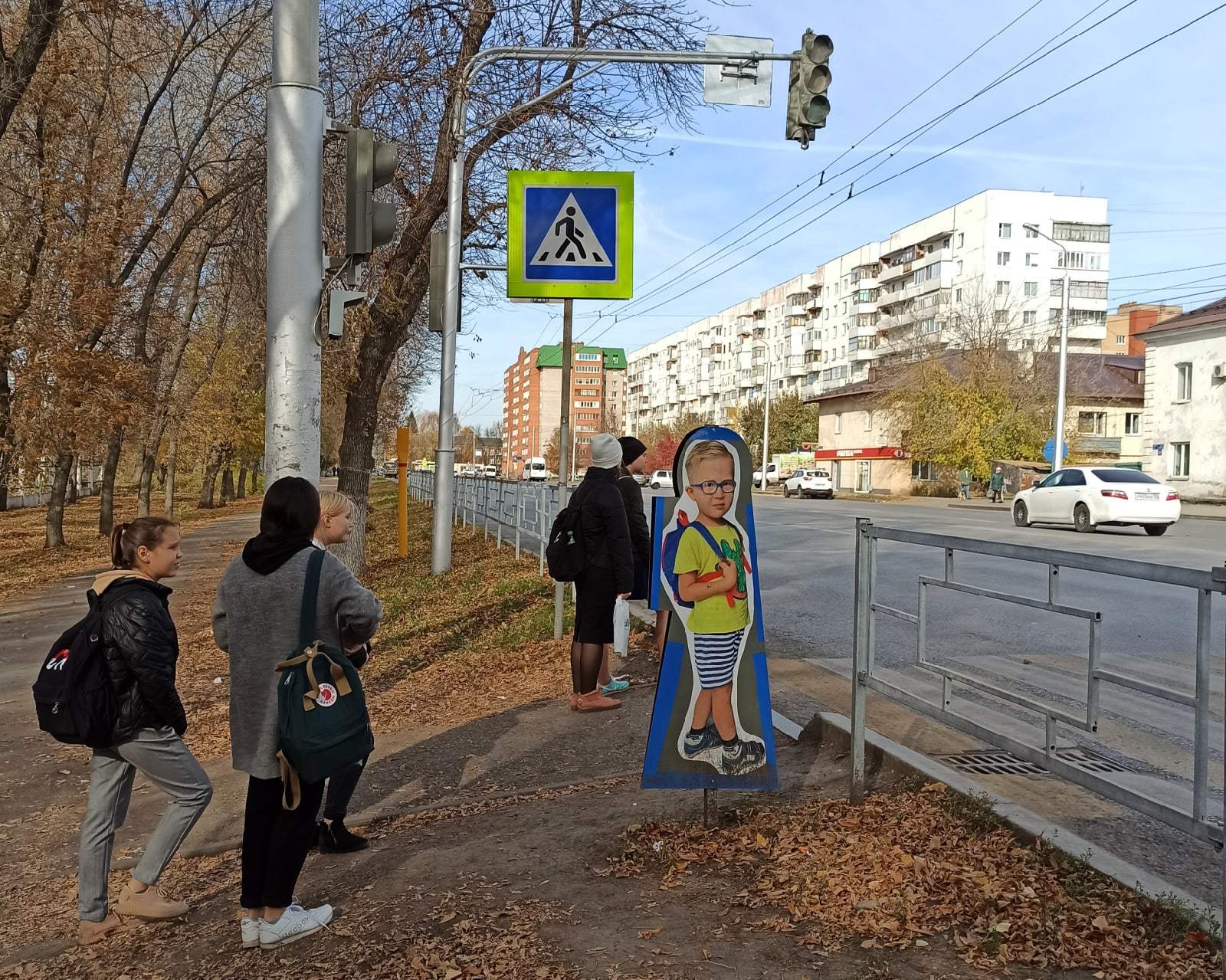 There is a tendency in Russian cities to install fences and then dismantle them - My, A pedestrian, Fence, Neftekamsk, Ufa, Bashkortostan, Road safety, Video, Longpost