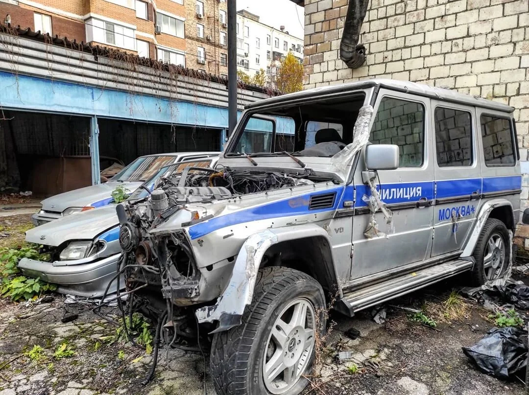 Разбитый милицейский Гелик гниёт на стоянке - Полиция, Милиция, Мерседес, Гелендваген, ДТП, Стоянка, Москва, Длиннопост