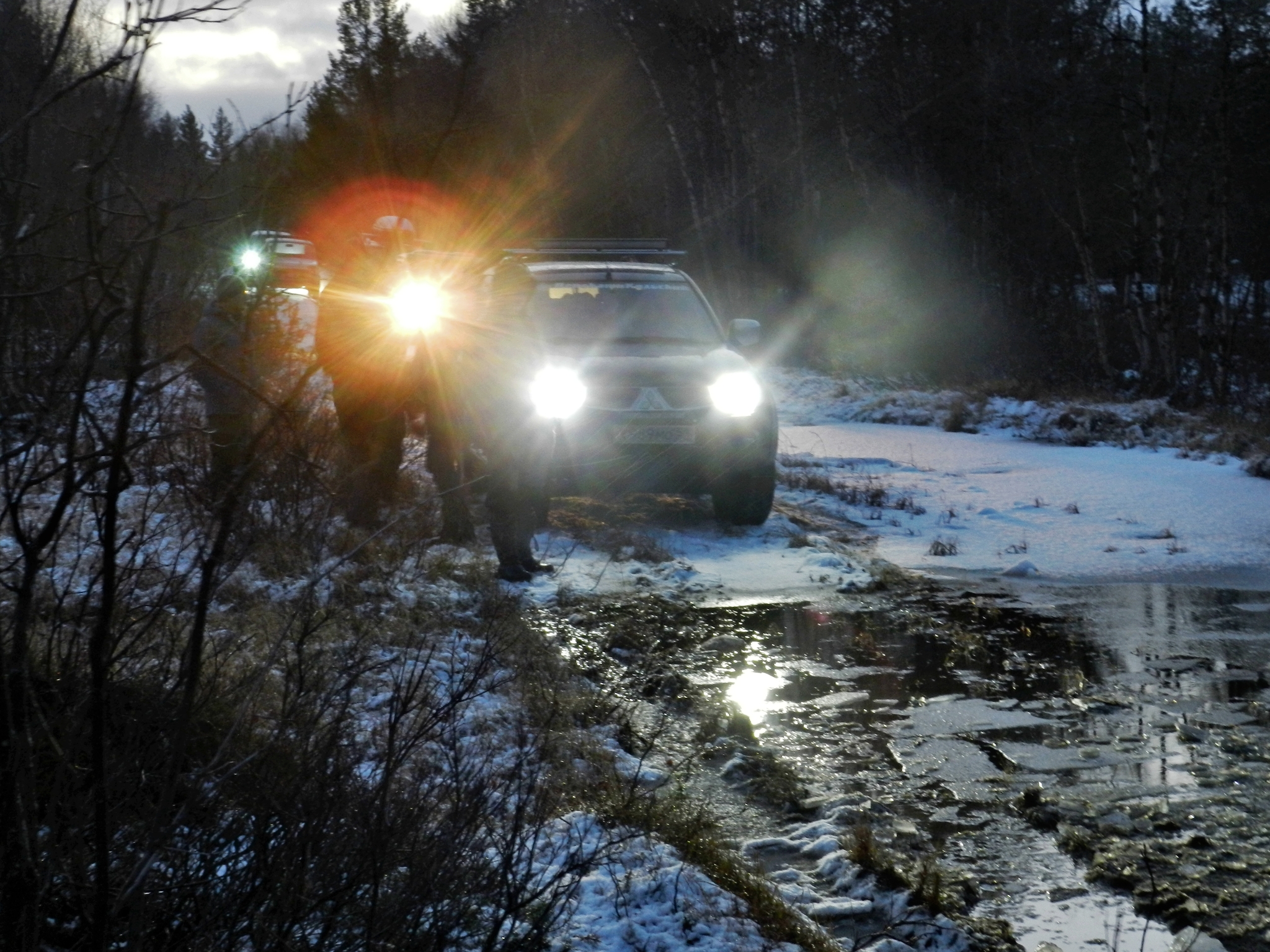 We make our way through ice and deep puddles! Patriot with automatic transmission, Land Cruiser, L200, Niva. TumbleweedKola - My, UAZ, Toyota Land Cruiser, Mitsubishi, Niva, Ice, Rubilovo, Winter, Murmansk, Kneading, Windlass, Domination, Snow, Kola Peninsula, Arctic, Mitsubishi L200, Chevrolet niva, Route, Jeep, SUV, Auto, Video, Longpost