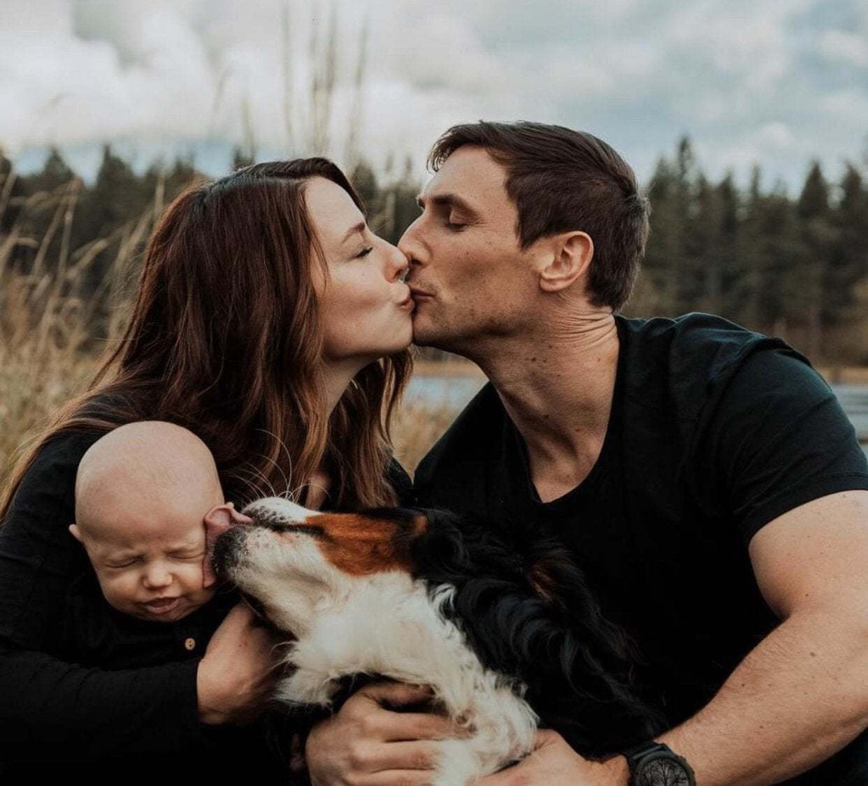 I wouldn't say that the photo is ruined) - Family photo, Kiss, Lick, Children, Milota, Dog