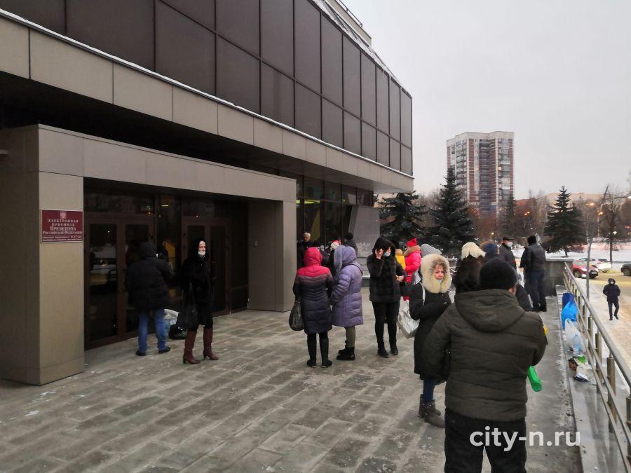 В мэрии Новокузнецка заперли дверь от протестующих на лопату - Новокузнецк, Транспортная реформа, Администрация, Длиннопост, Политика