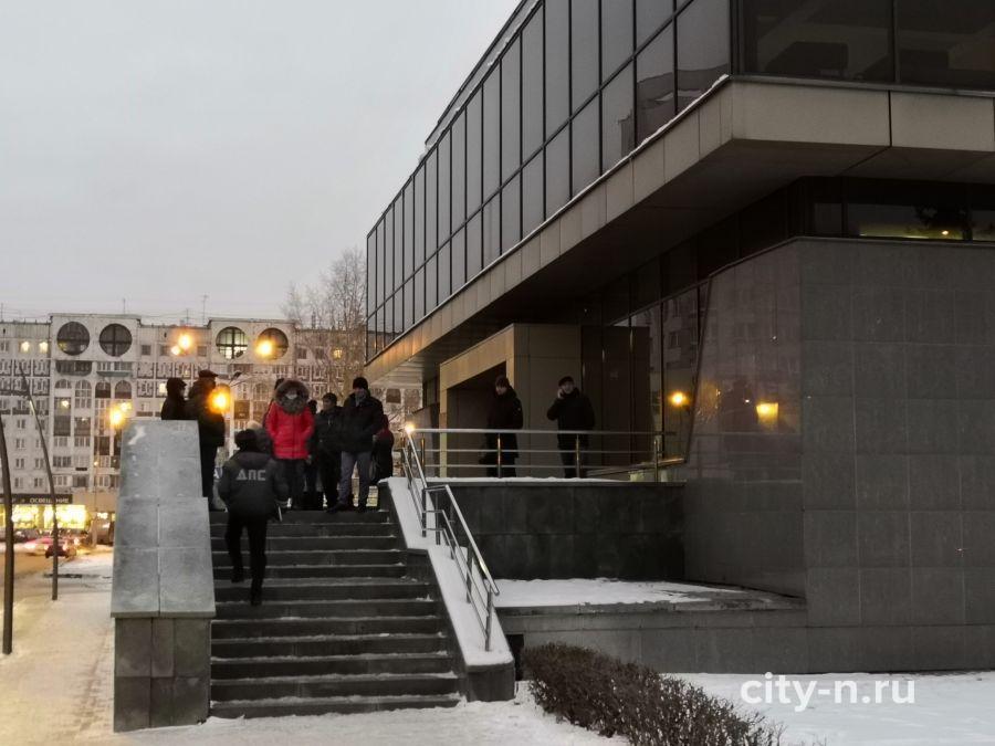 В мэрии Новокузнецка заперли дверь от протестующих на лопату - Новокузнецк, Транспортная реформа, Администрация, Длиннопост, Политика