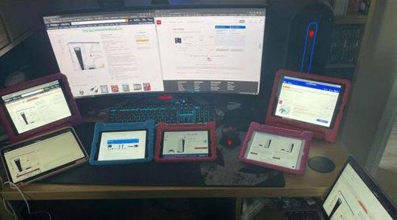 Father spent 13 hours updating the screen to buy his child a PS5 - Playstation, Father, Purchase