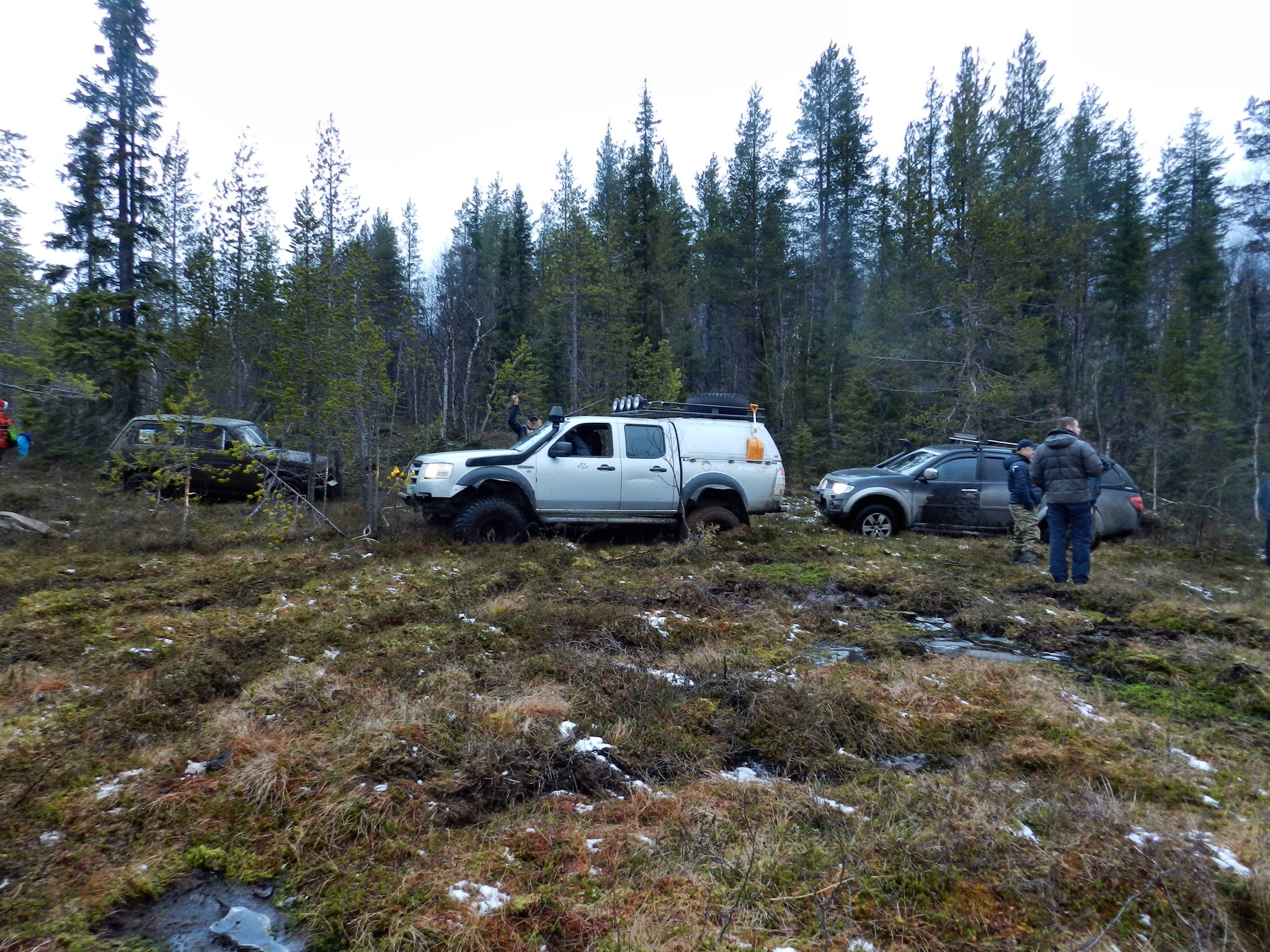 This route will be remembered for a long time! 3 km in 12 hours! Niva was abandoned for the night. 4x4, PerekatiKolsky - My, Offroad, Jeep Grand Cherokee, Jeep, Ford, Niva, 4x4, Pokatushki, Navigator, Murmansk, Kola Peninsula, Swamp, Power lines, Route, Departure, Breaking, Windlass, Колесо, Arctic, Chevrolet niva, Video, Longpost